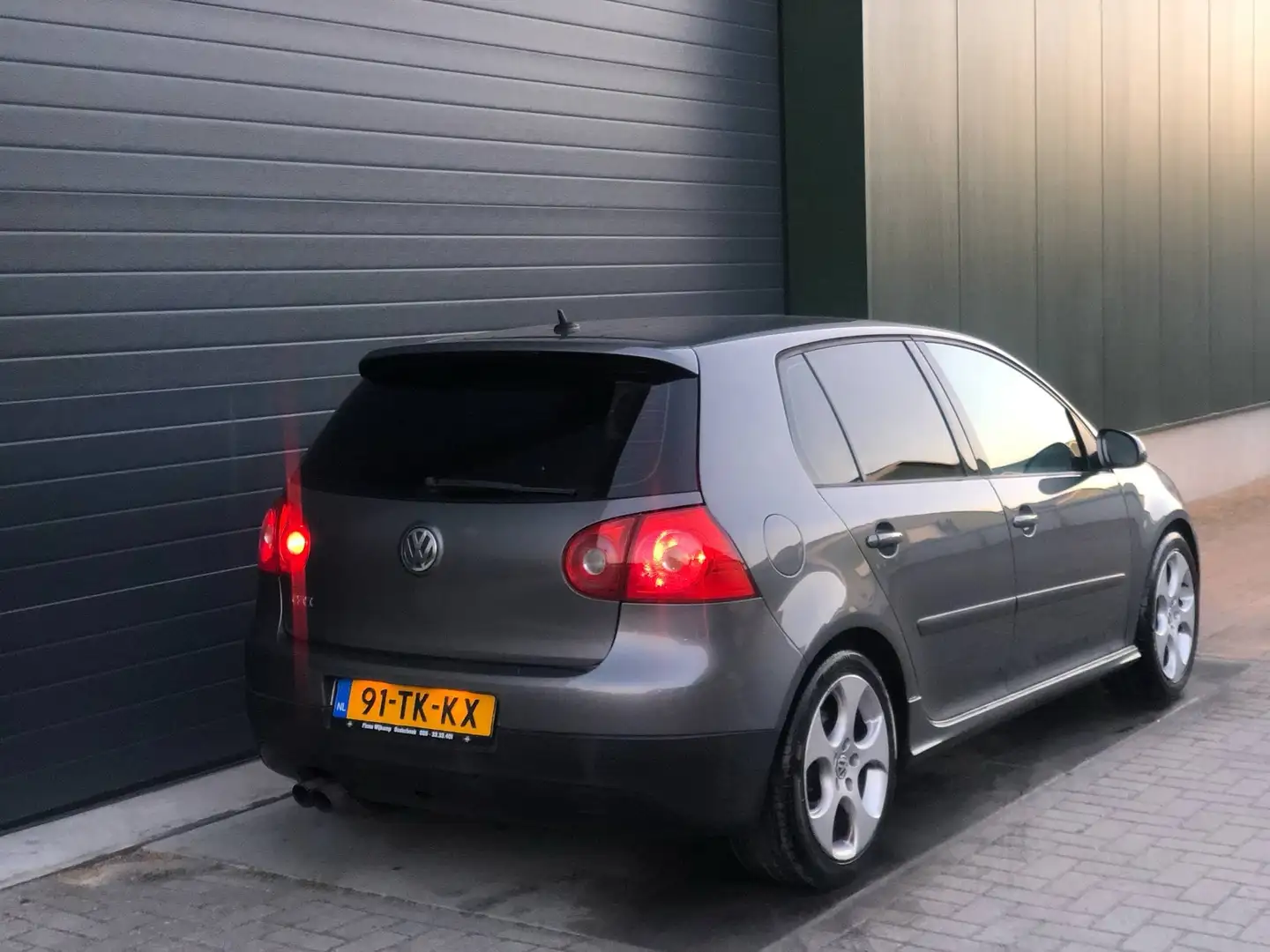 Volkswagen Golf 2.0 TFSI GTI 200PK Origineel NL | Grijs - 2
