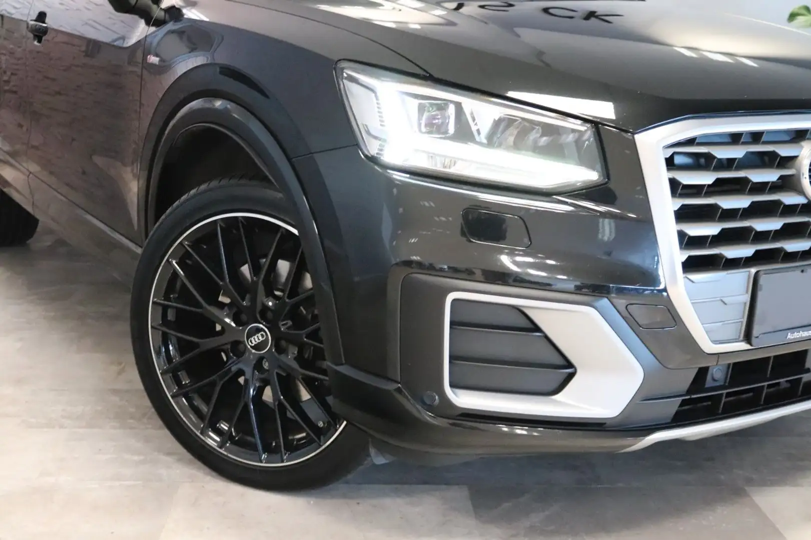Audi Q2 AUT.-S-LINE SPORT-NAVI-LEDER-LED LIGHTS-1.HD. Чорний - 2