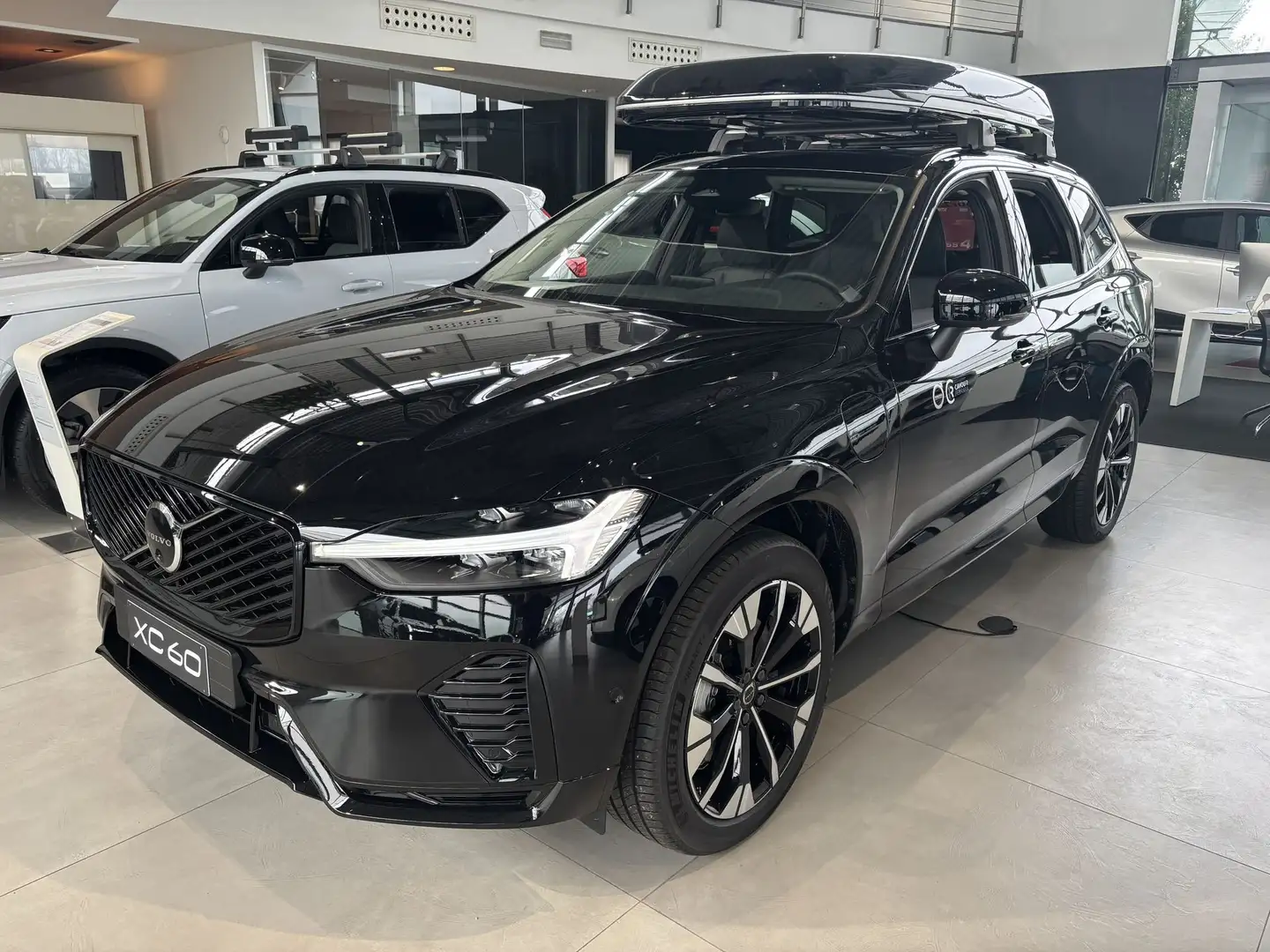 Volvo XC60 XC60 T6 Plug-in hybrid AWD automatico Plus Dark Schwarz - 1