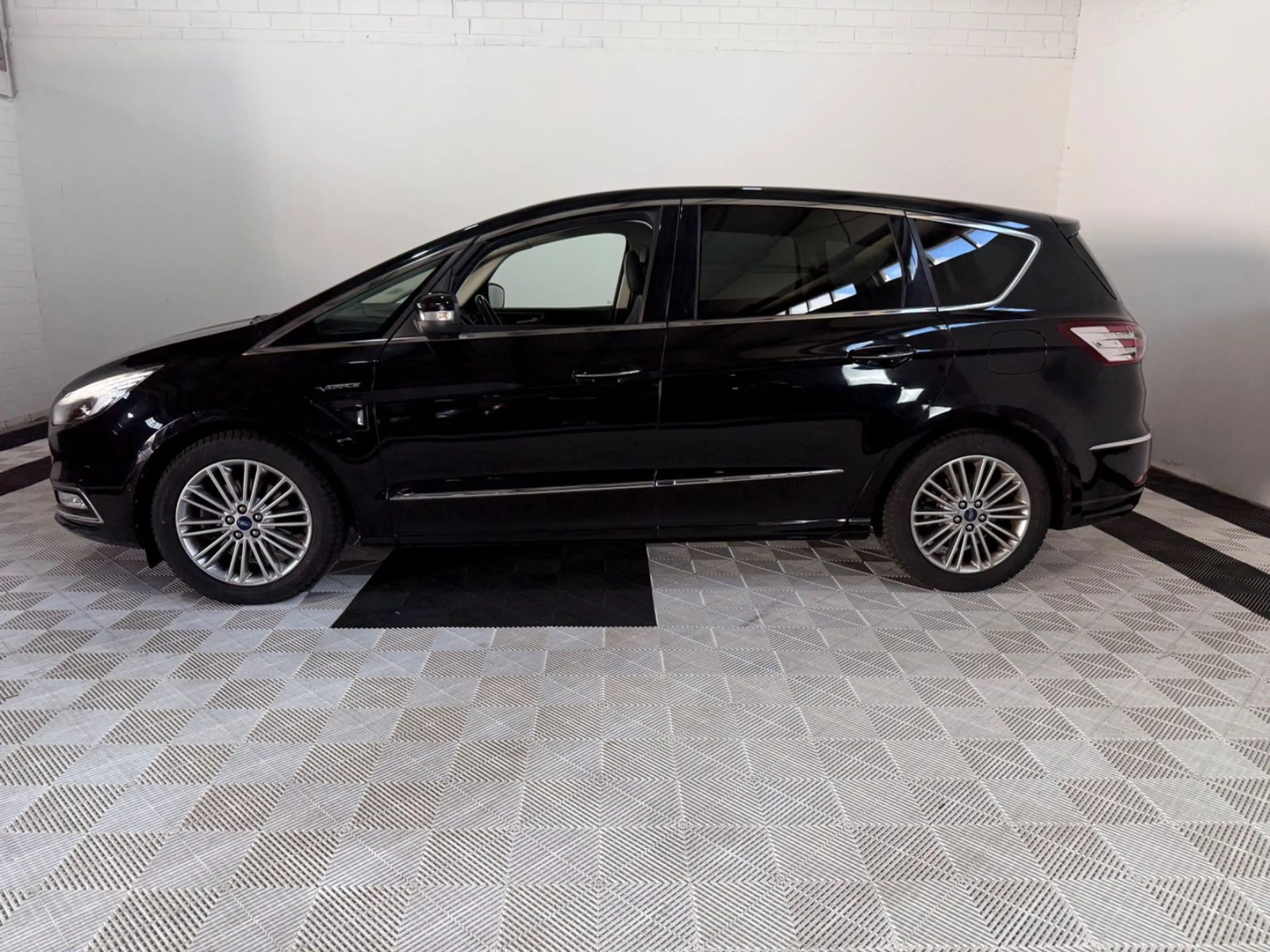 Ford S-Max 2,0 Vignale Auto°Pano°Leder°AHK°7 Sitzer — photo 4