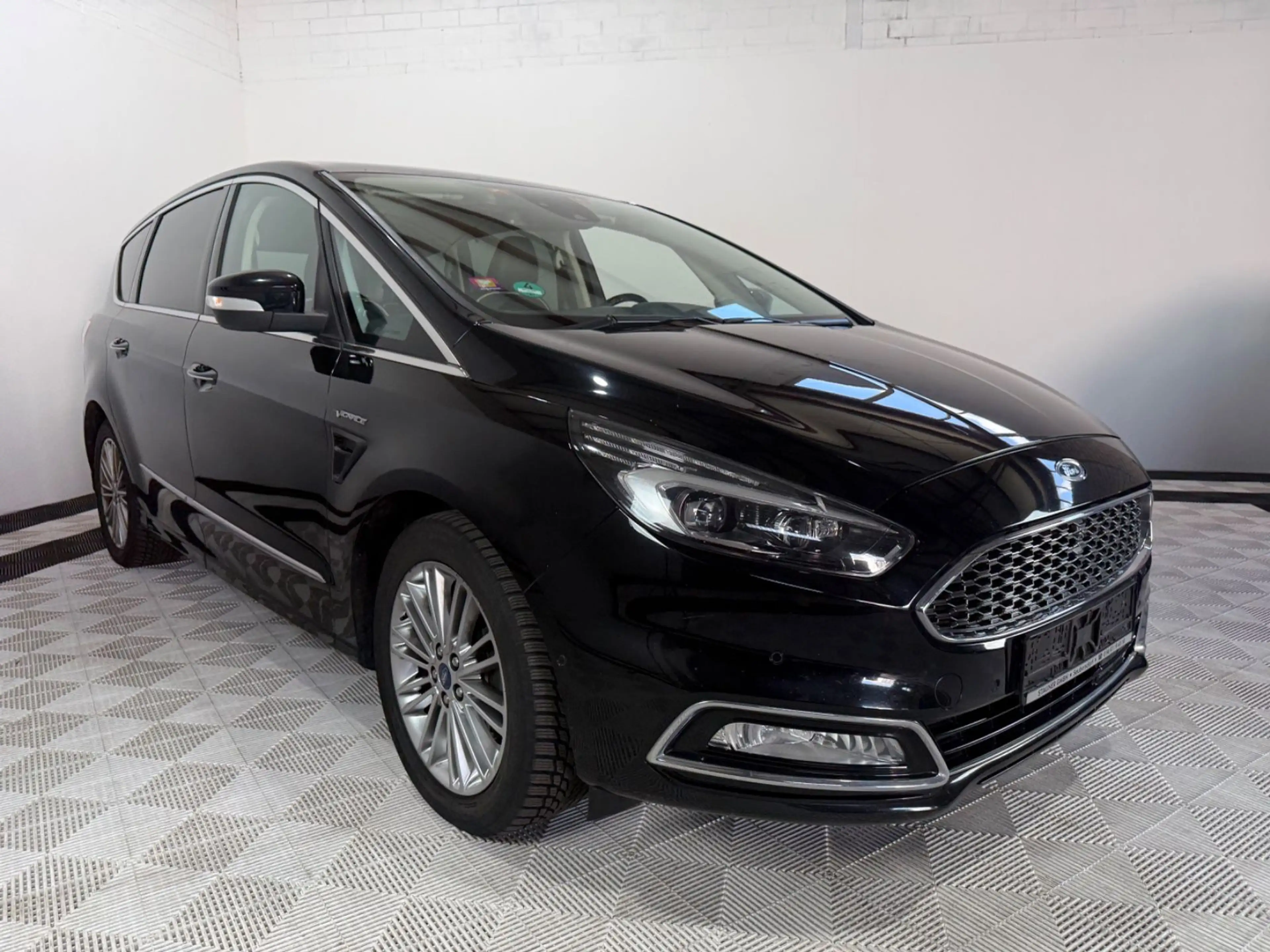 Ford S-Max 2,0 Vignale Auto°Pano°Leder°AHK°7 Sitzer — photo 2