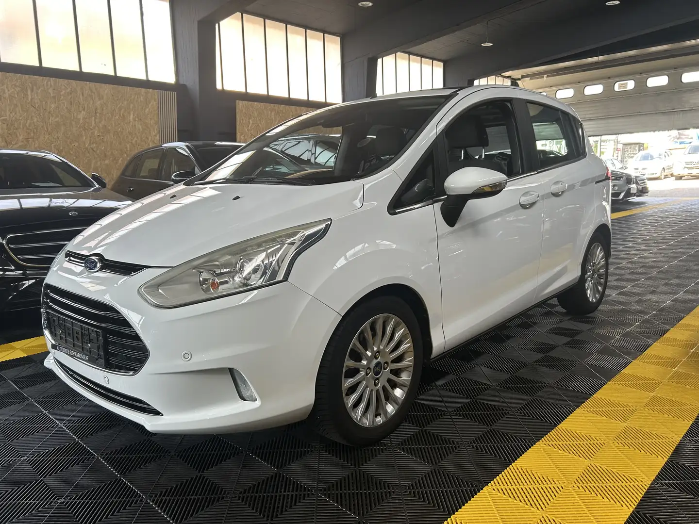 Ford B-Max Titanium, Automatik, Panorama,Tüv Neu Weiß - 1