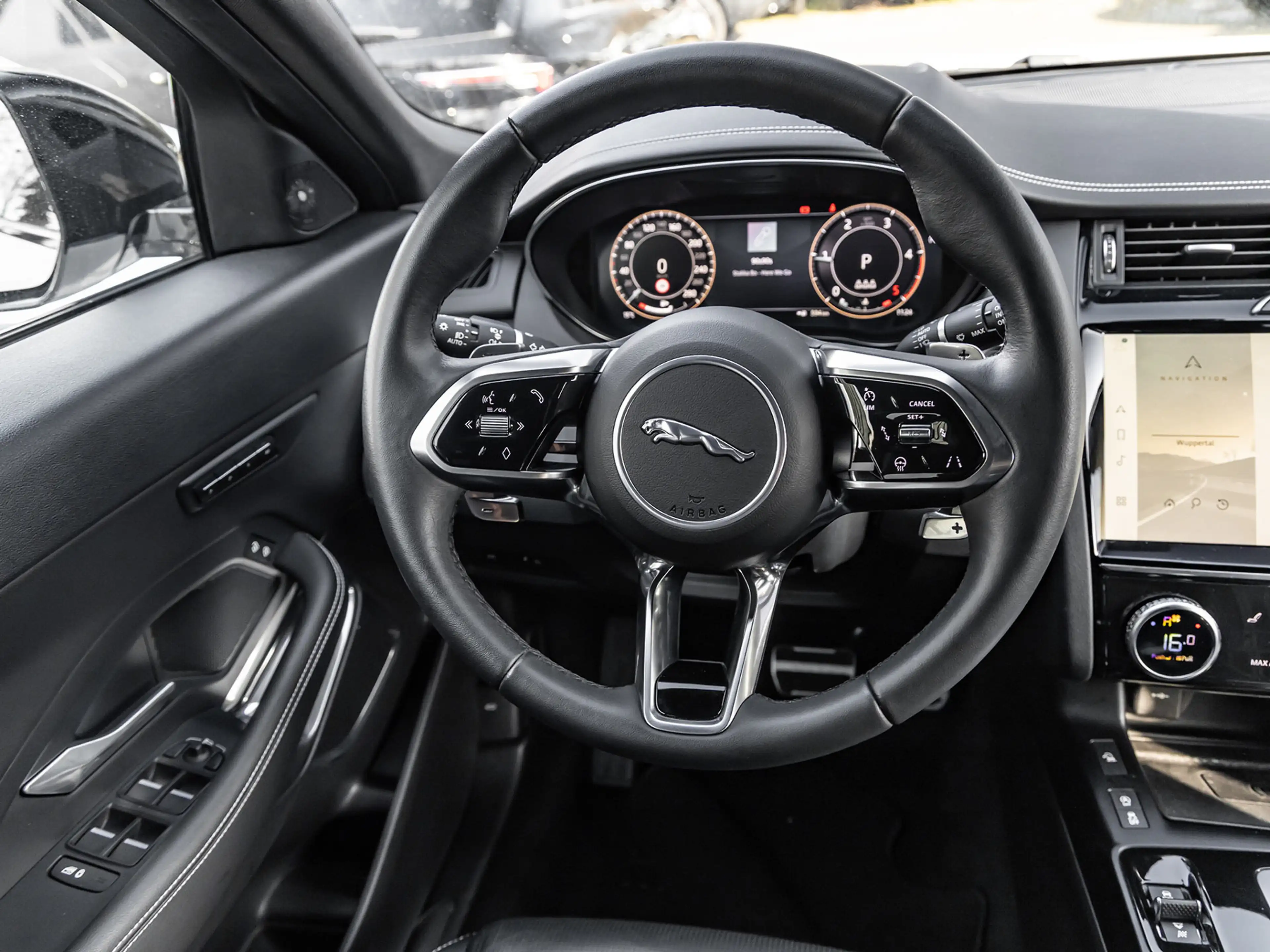 Jaguar E-Pace D200 AWD R-Dyn SE Black Pack NAVI PDC ACC — photo 13