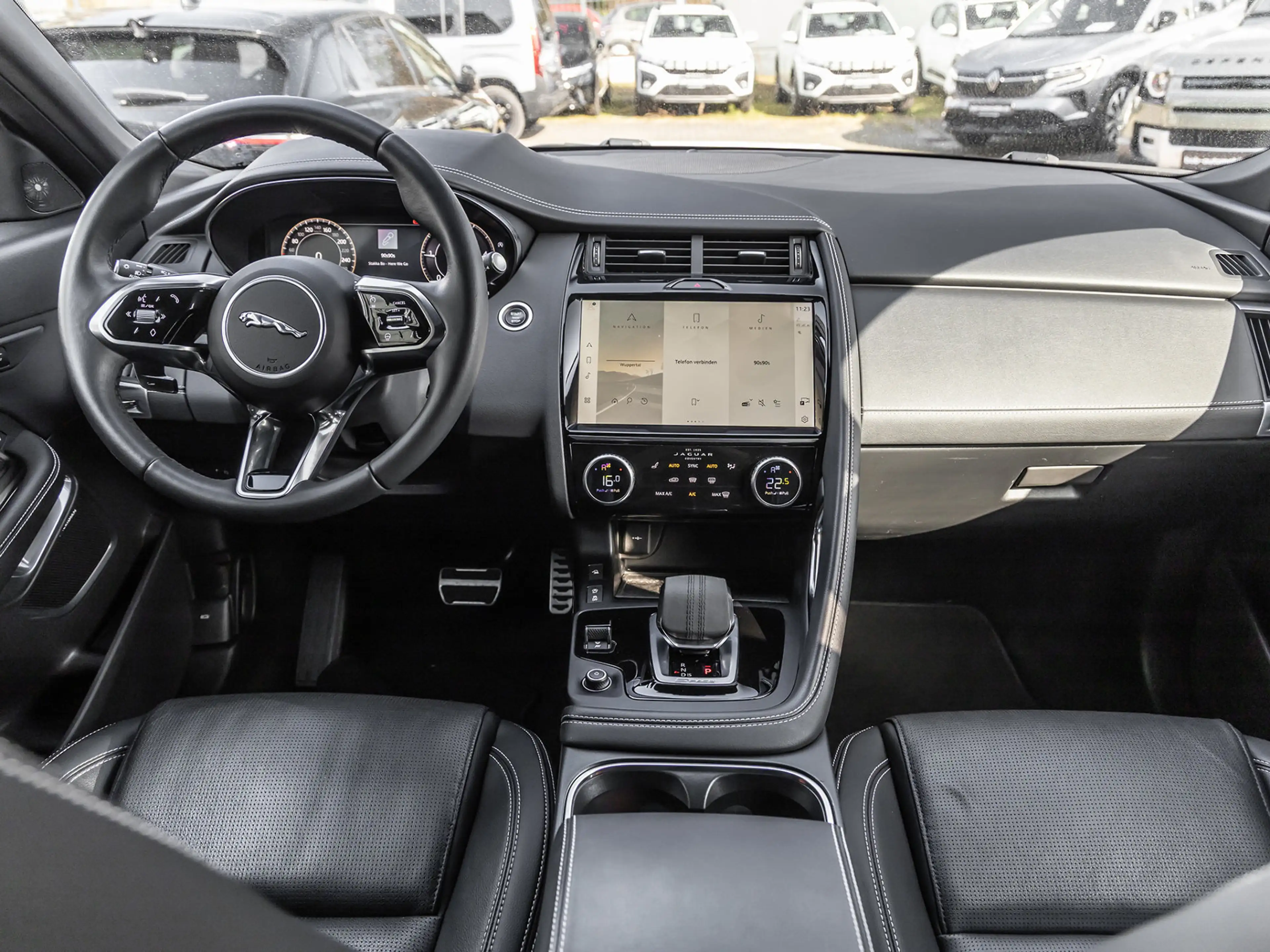 Jaguar E-Pace D200 AWD R-Dyn SE Black Pack NAVI PDC ACC — photo 9
