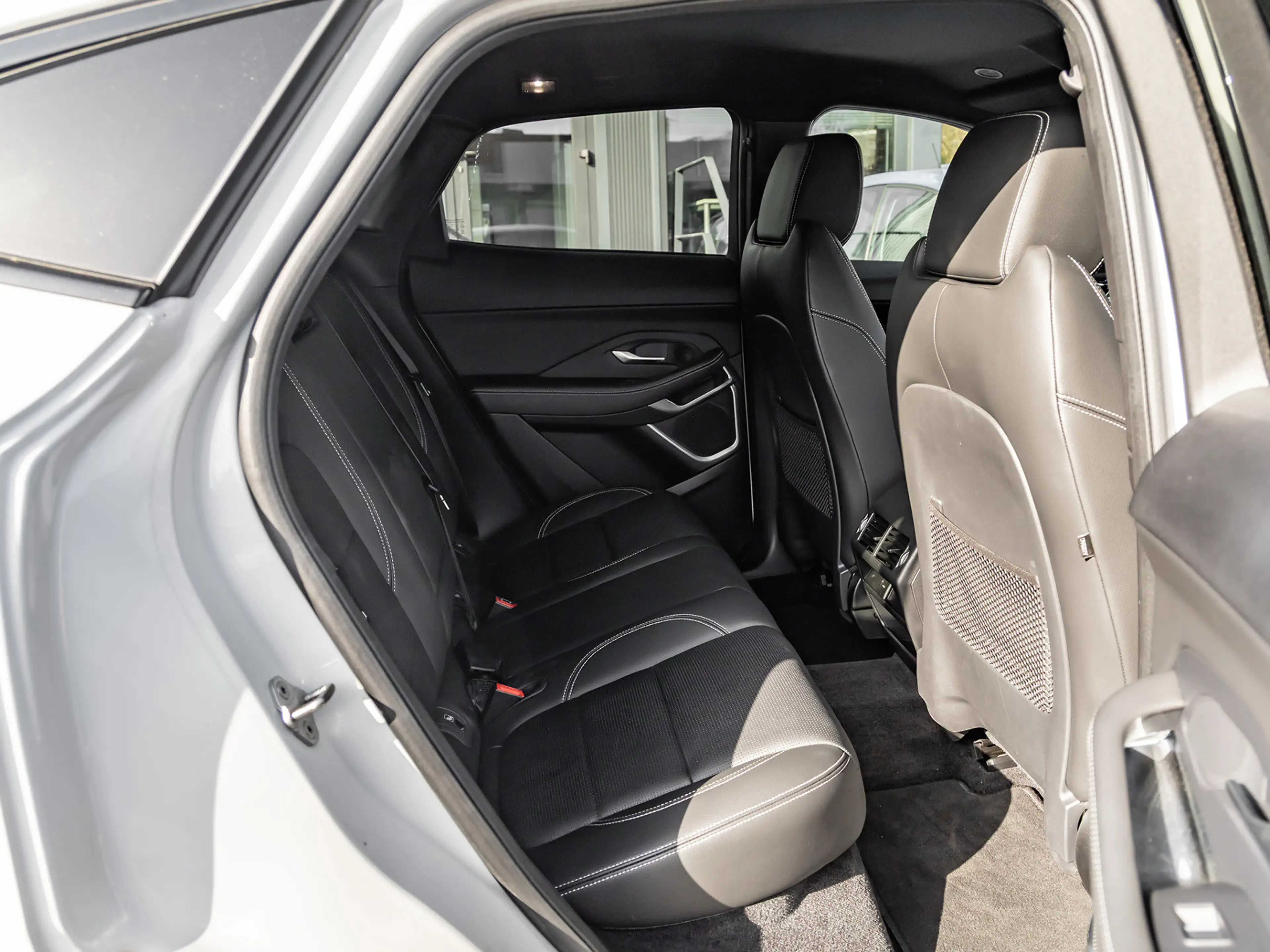 Jaguar E-Pace D200 AWD R-Dyn SE Black Pack NAVI PDC ACC — photo 8