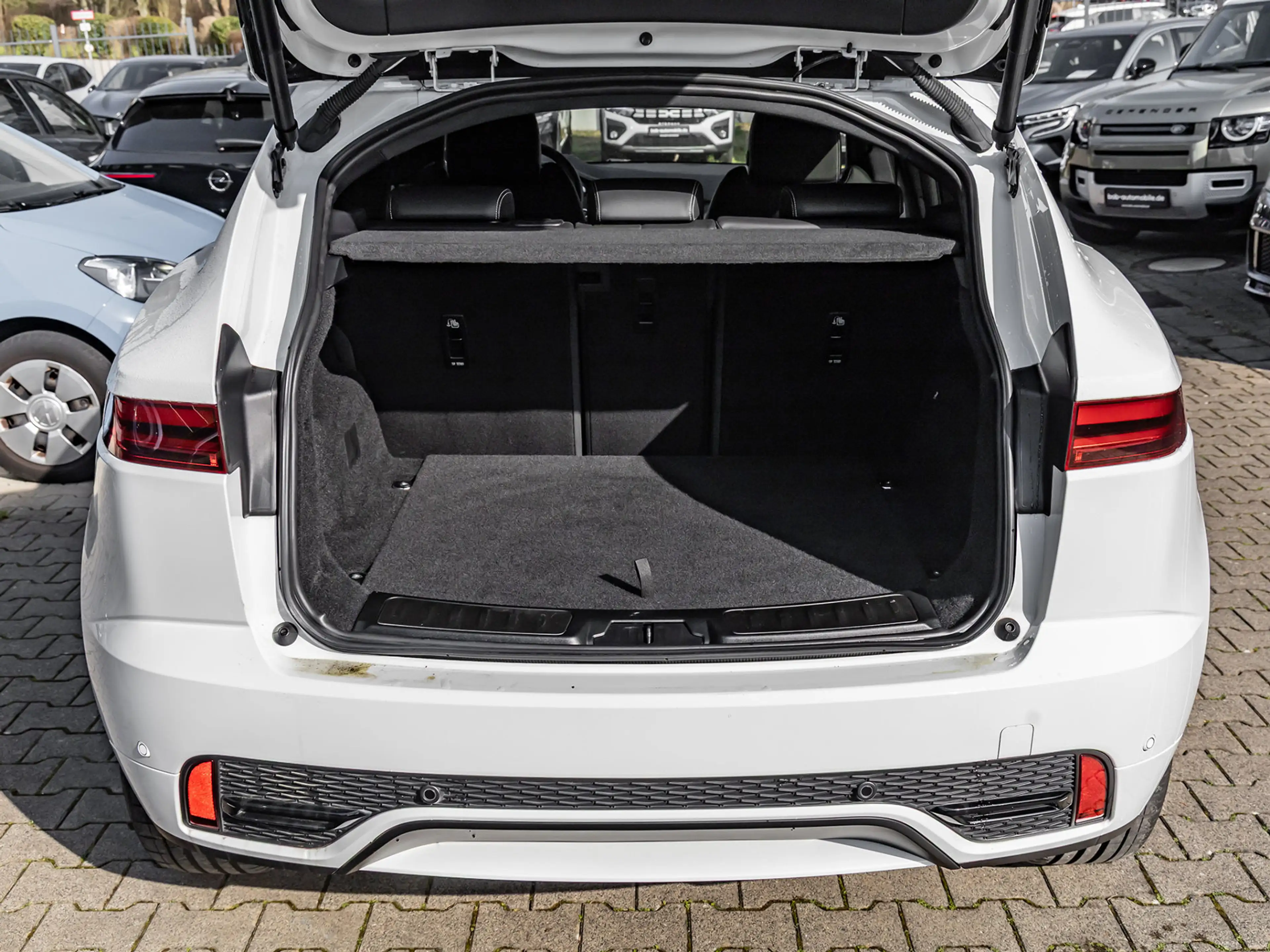 Jaguar E-Pace D200 AWD R-Dyn SE Black Pack NAVI PDC ACC — photo 11