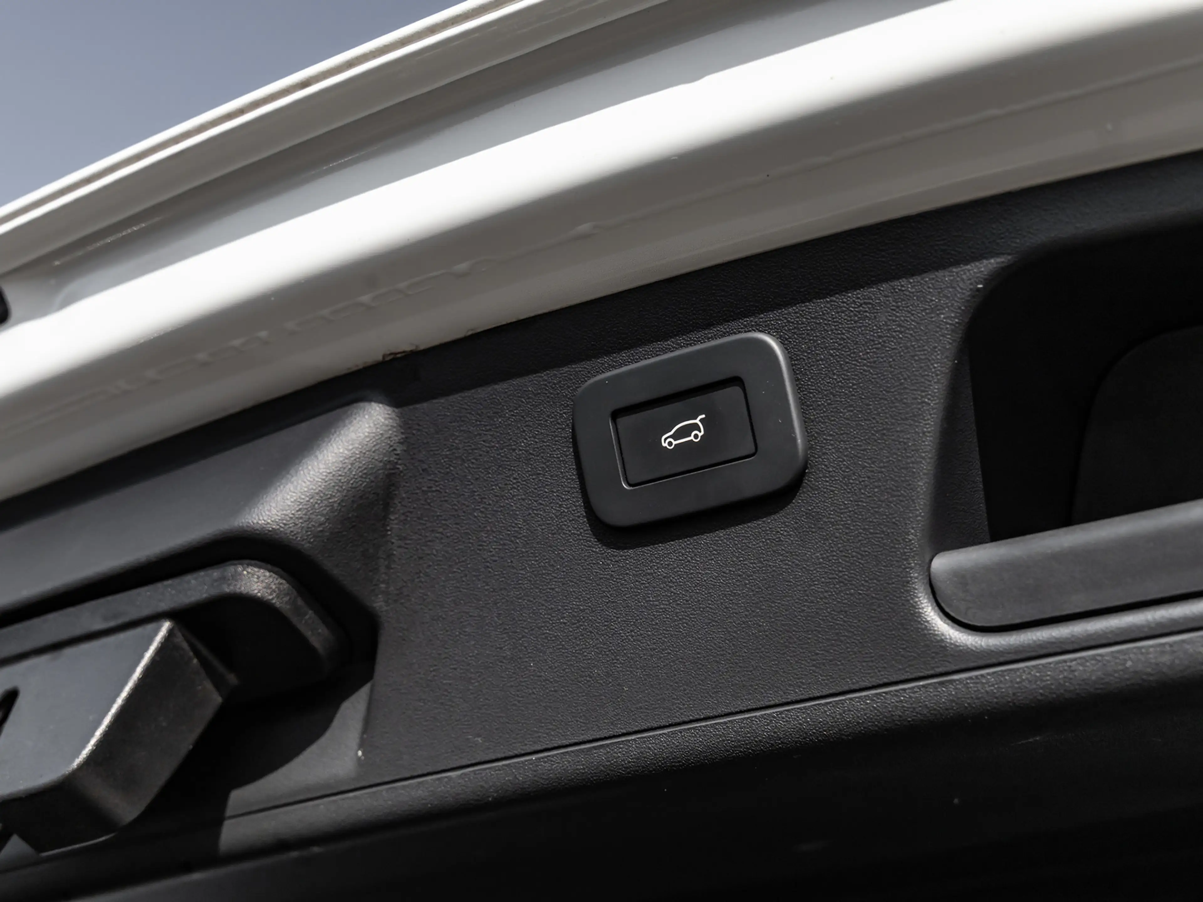 Jaguar E-Pace D200 AWD R-Dyn SE Black Pack NAVI PDC ACC — photo 12