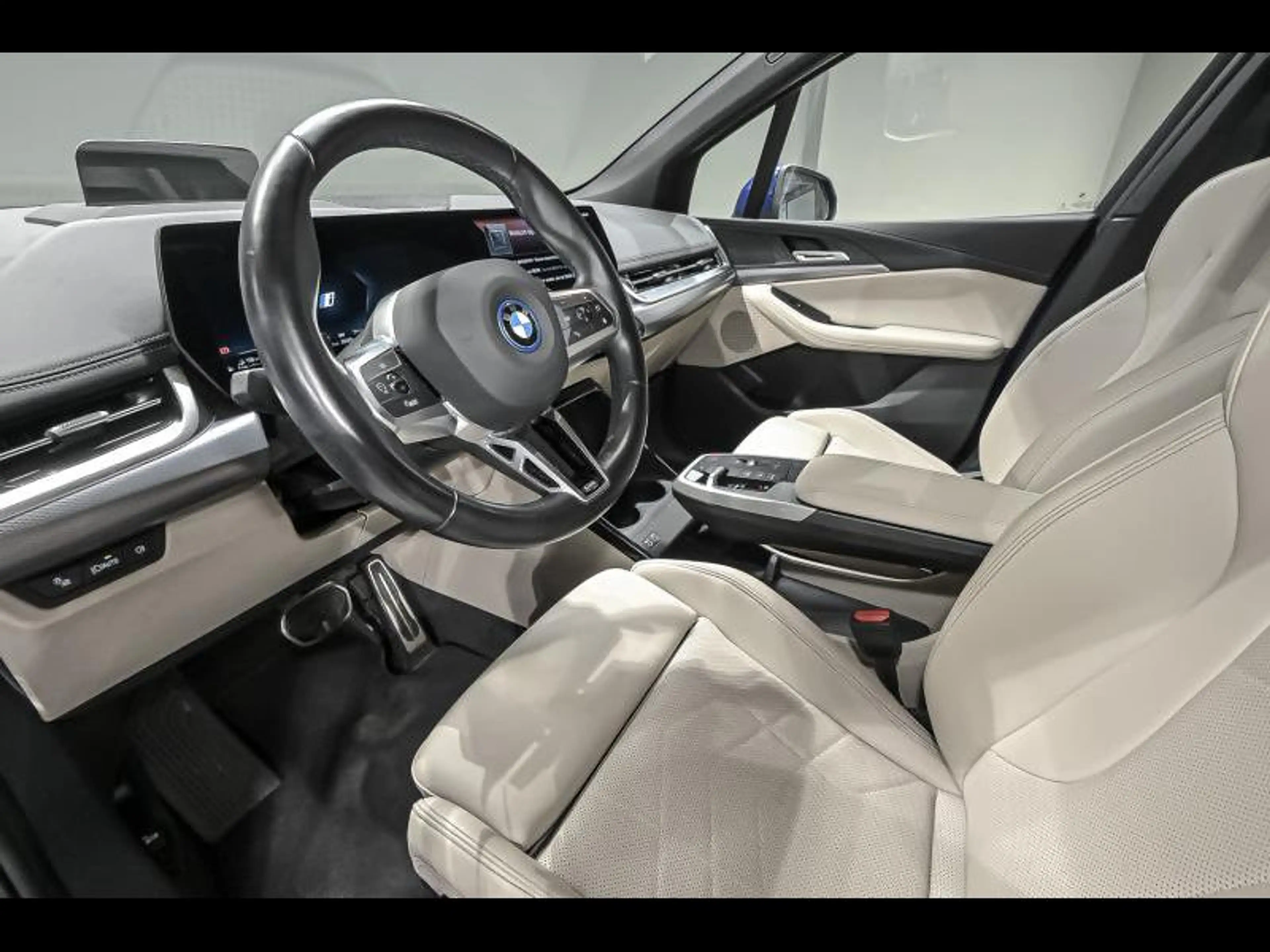 BMW 225 xDrive Active Tourer — photo 6