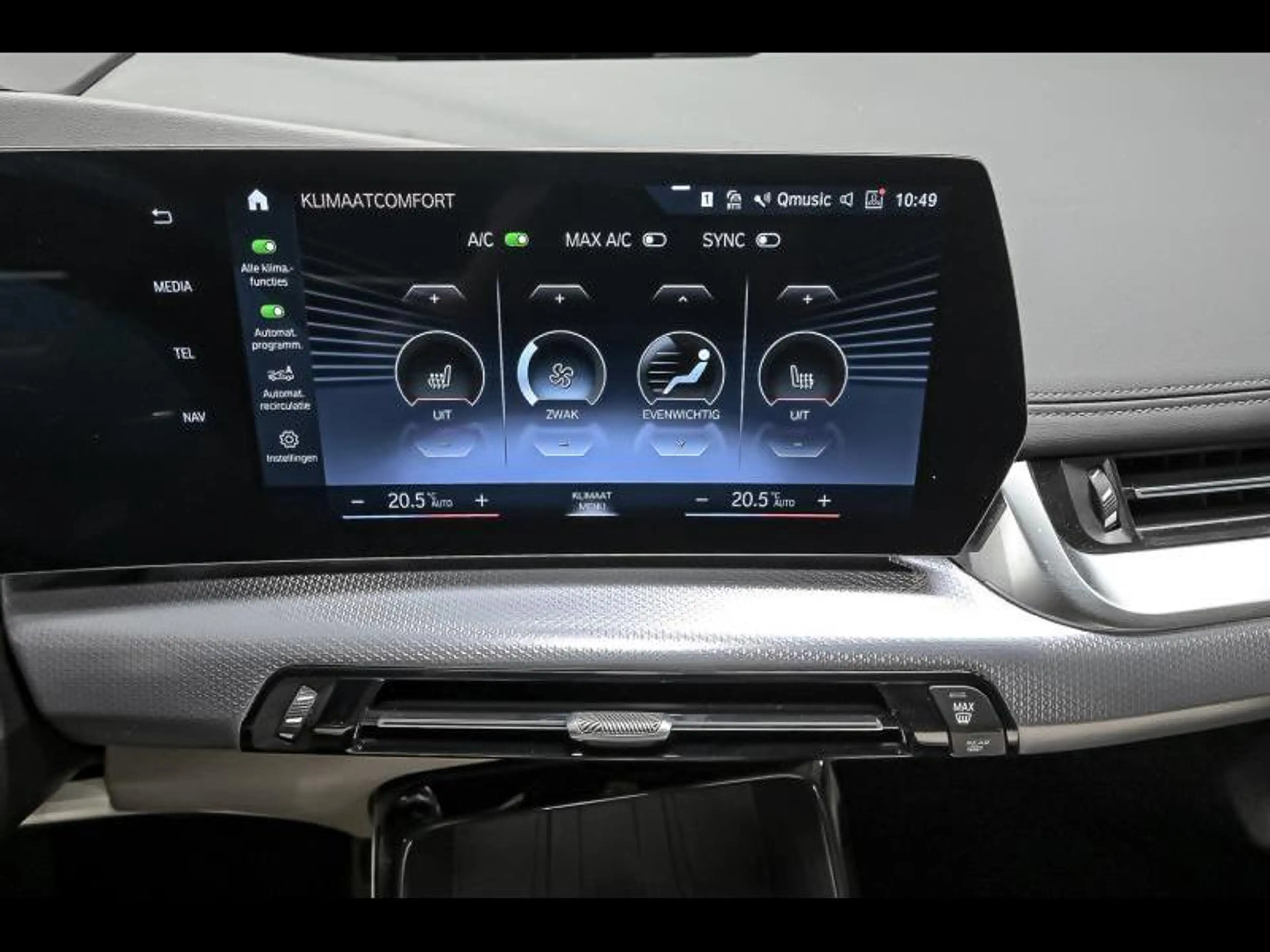 BMW 225 xDrive Active Tourer — photo 12