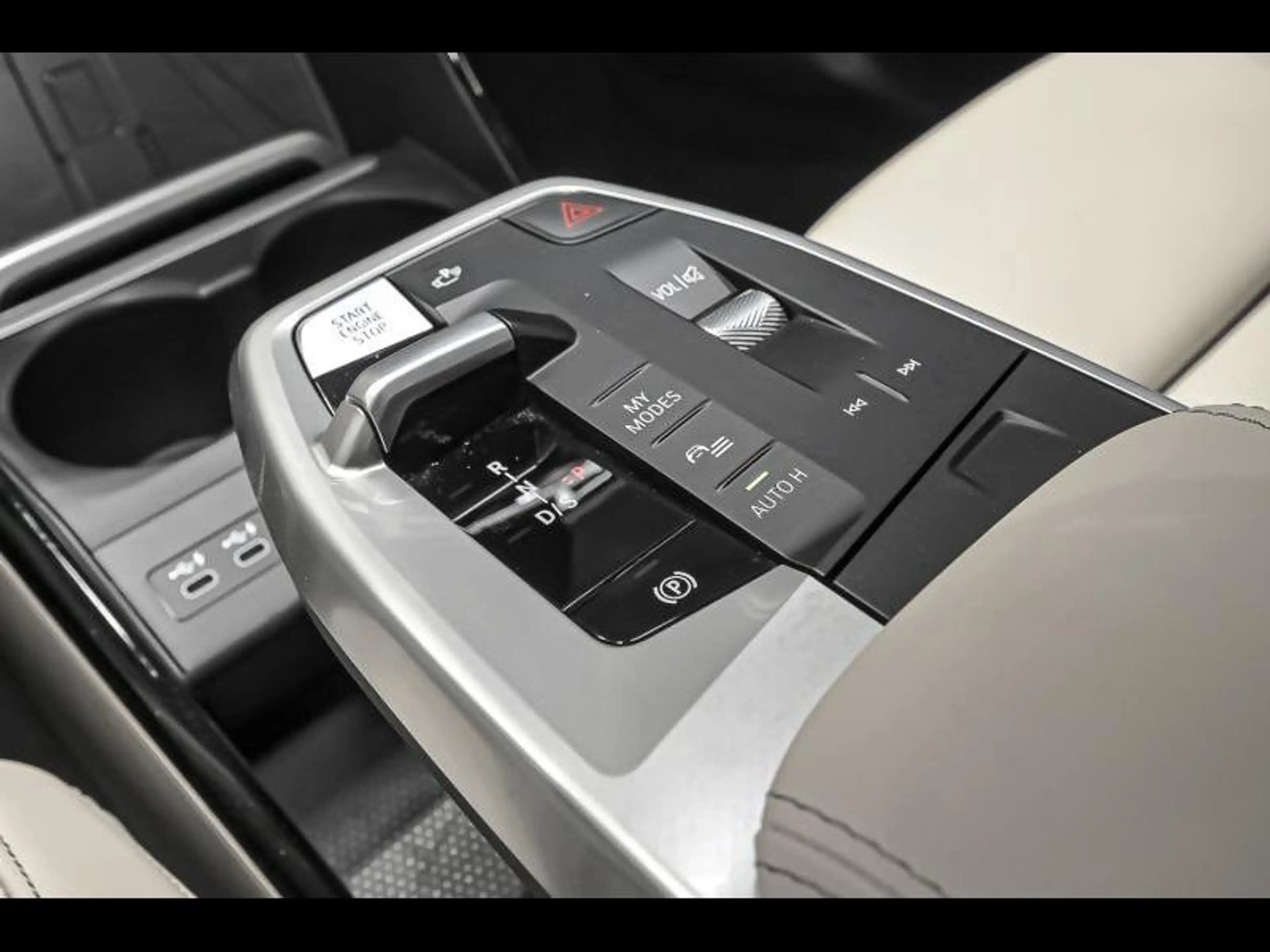 BMW 225 xDrive Active Tourer — photo 11