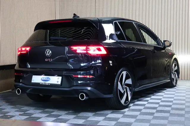Volkswagen Golf view 3