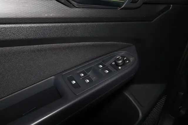 Volkswagen Golf view 11