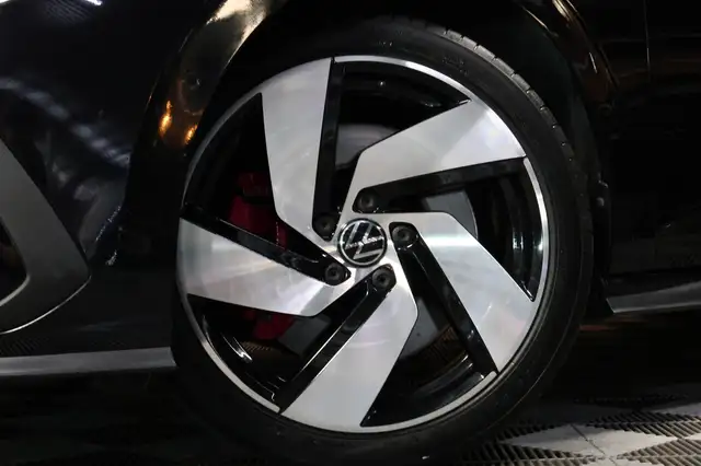 Volkswagen Golf view 4