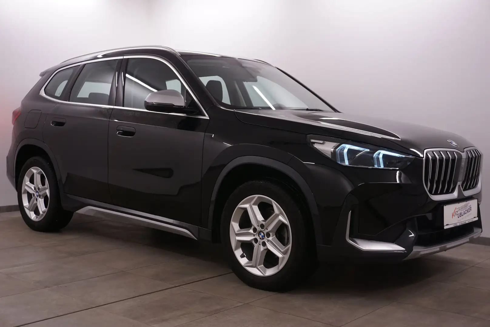 BMW X1 sDrive 18 d // xLine // Anhängervorrichtung // Schwarz - 1