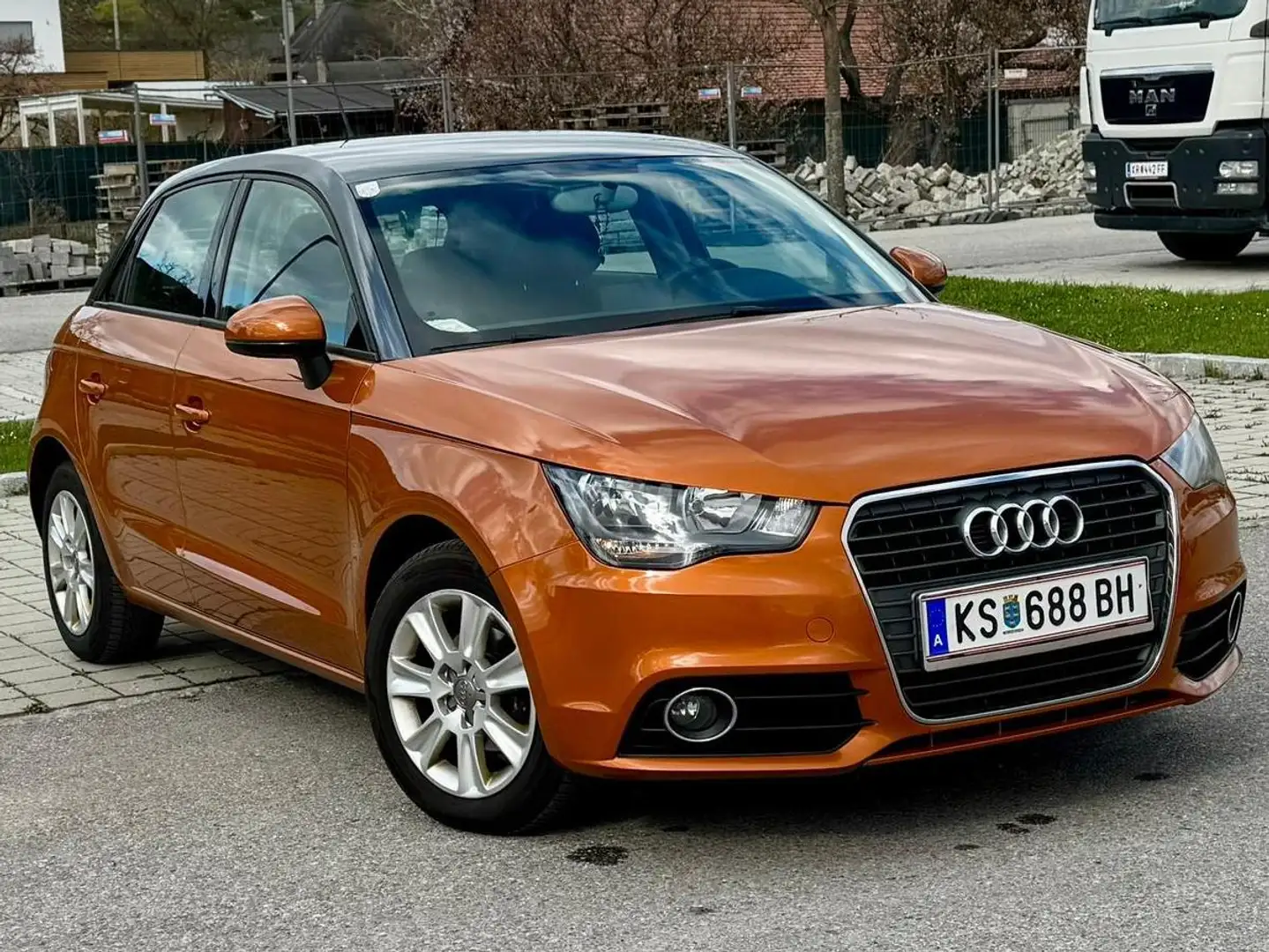 Audi A1 A1 SB 1,2 TFSI Attraction Attraction Orange - 1