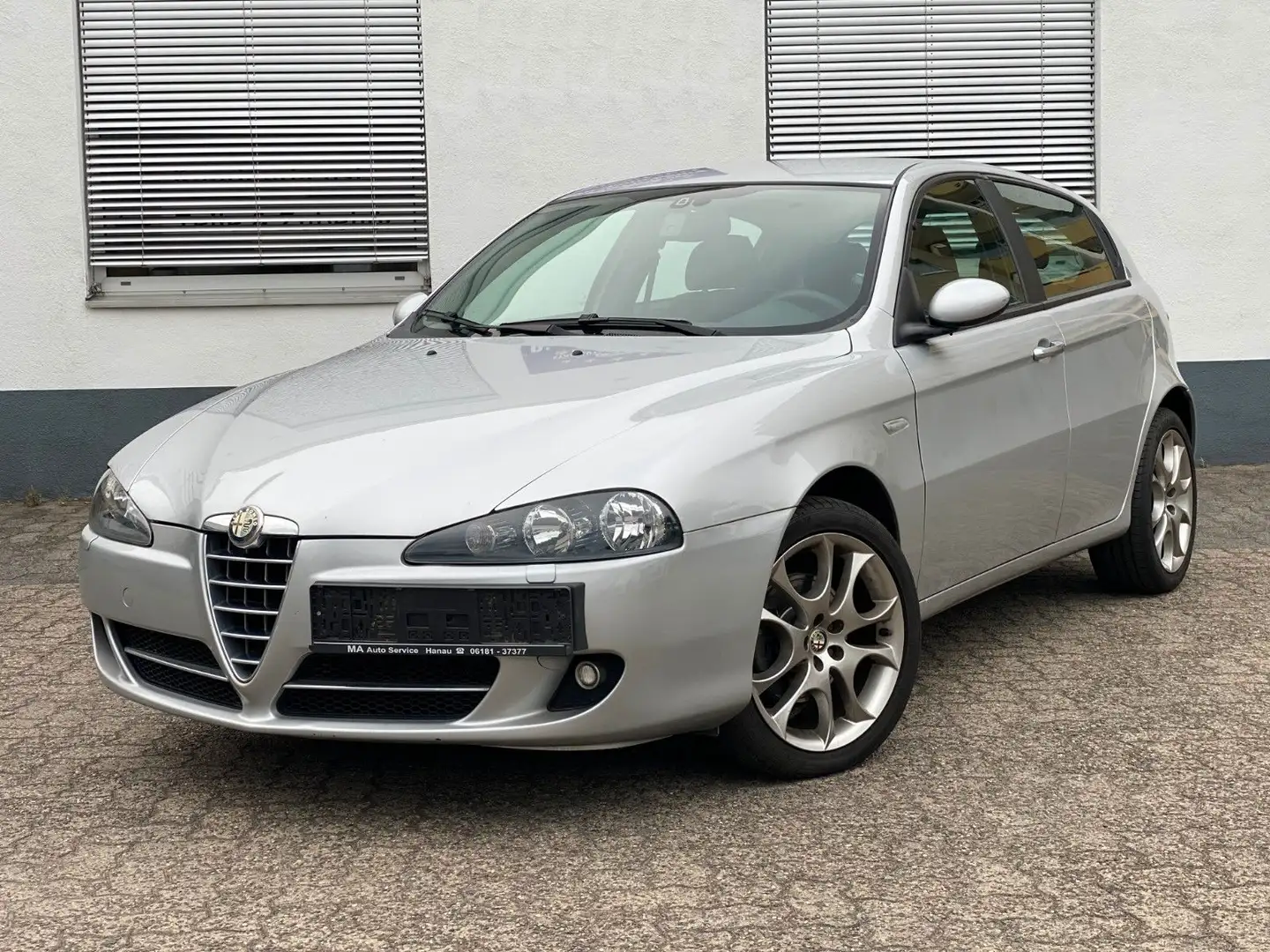 Alfa Romeo 147 2.0 16V TS Distinctive *TÜV Neu/2.Hand* Серый - 2