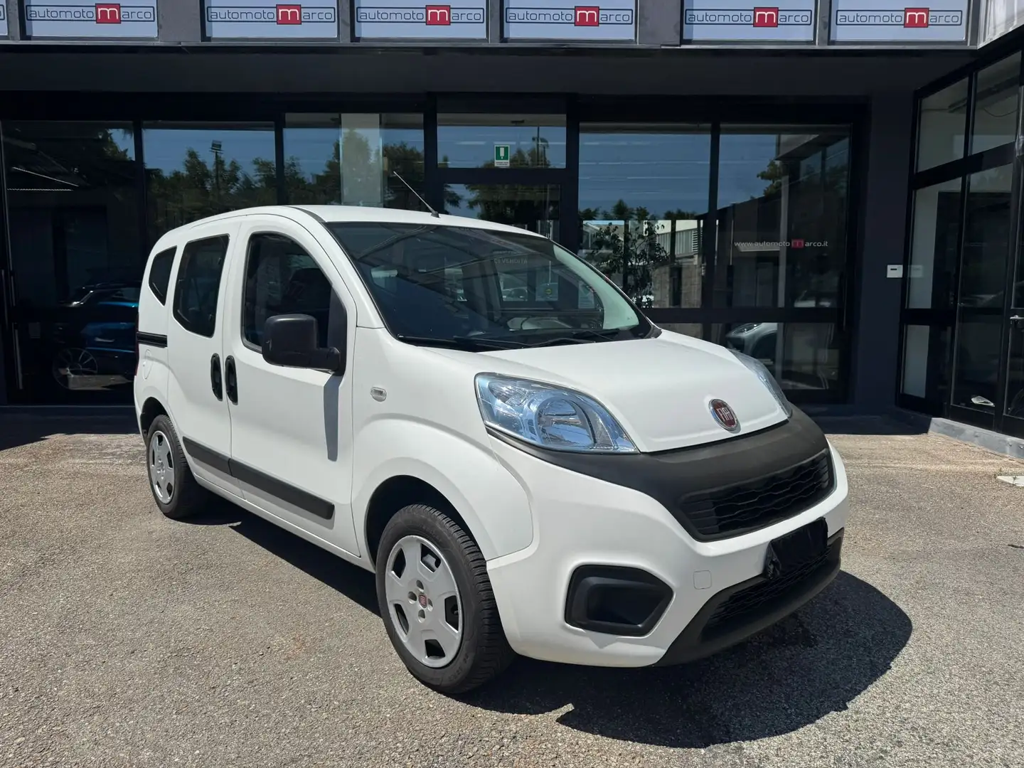 Fiat Qubo Qubo 2017 1.4 8v Easy 77cv "NEOPAT" Bianco - 1