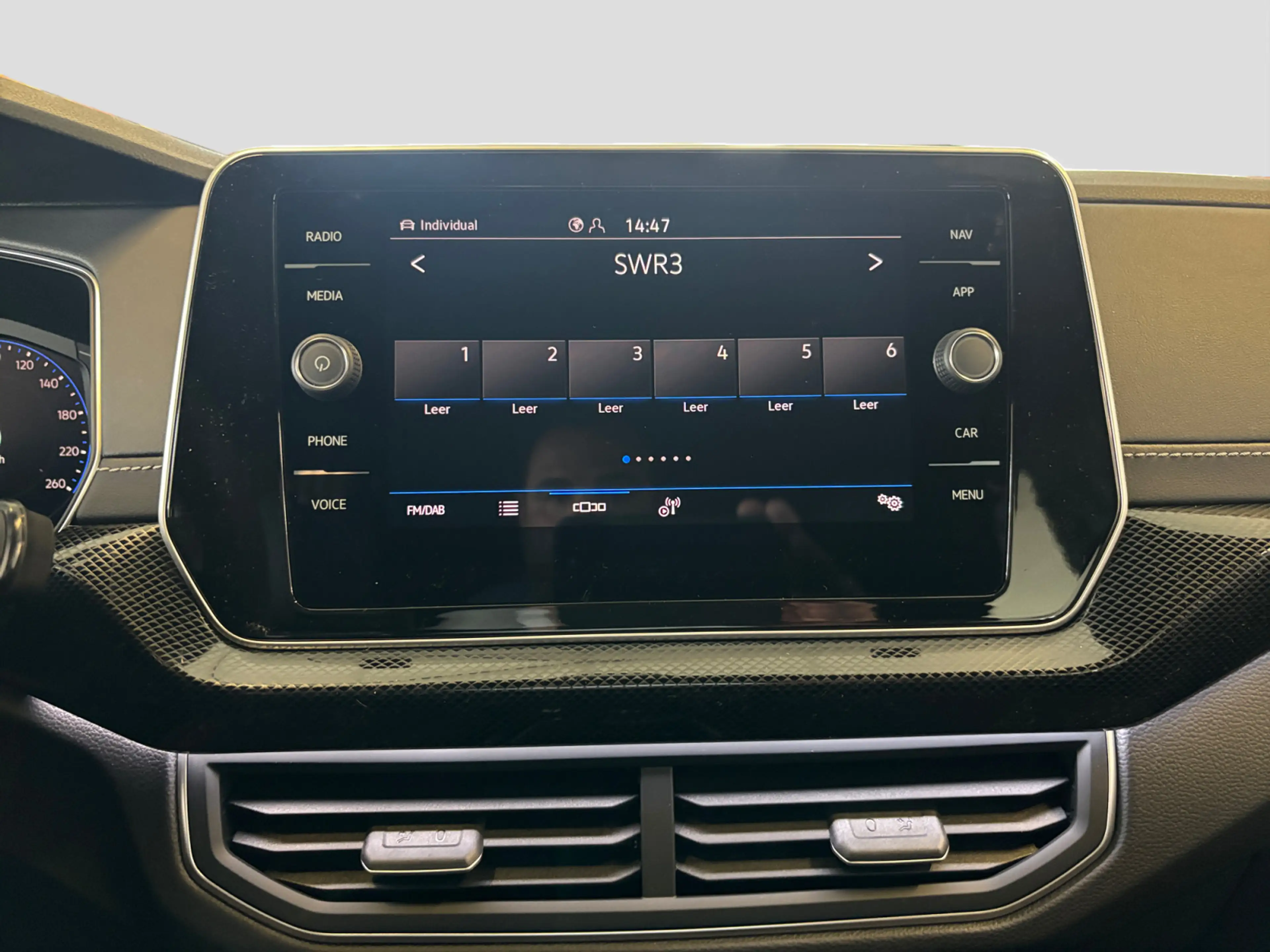 Volkswagen T-Cross R-Line 1.5 l TSI 150PS DSG AHK — photo 7