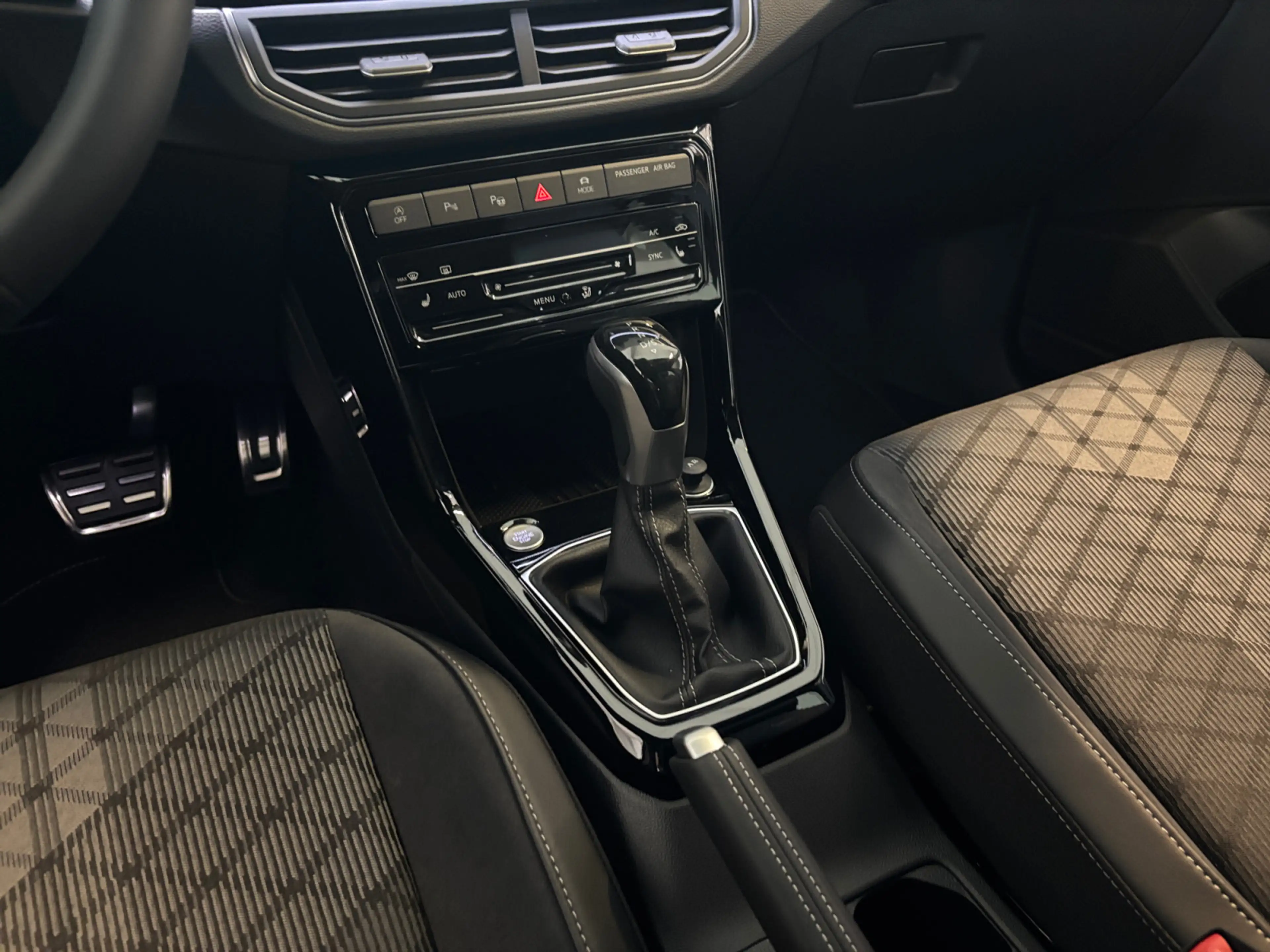 Volkswagen T-Cross R-Line 1.5 l TSI 150PS DSG AHK — photo 8