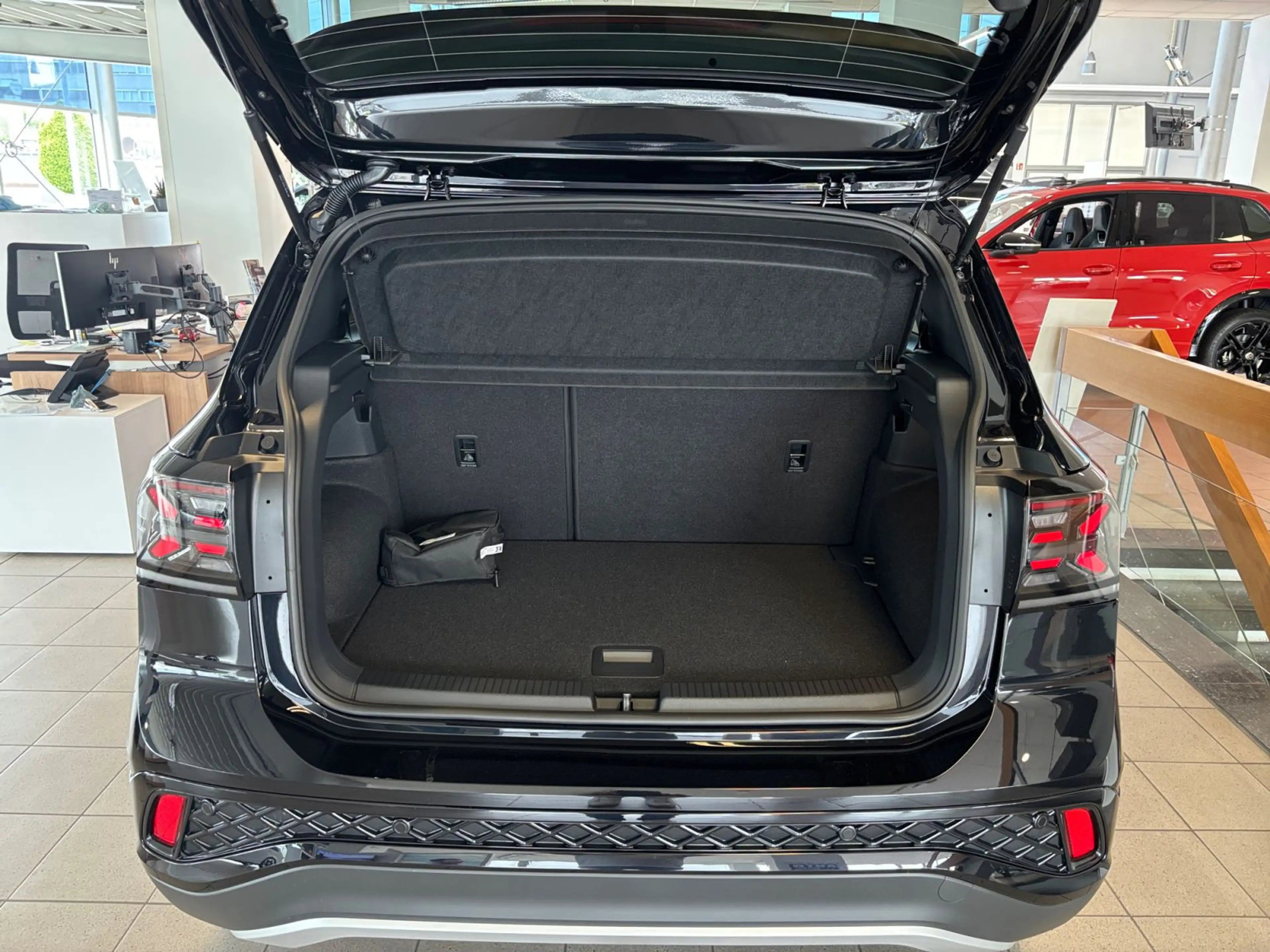 Volkswagen T-Cross R-Line 1.5 l TSI 150PS DSG AHK — photo 12