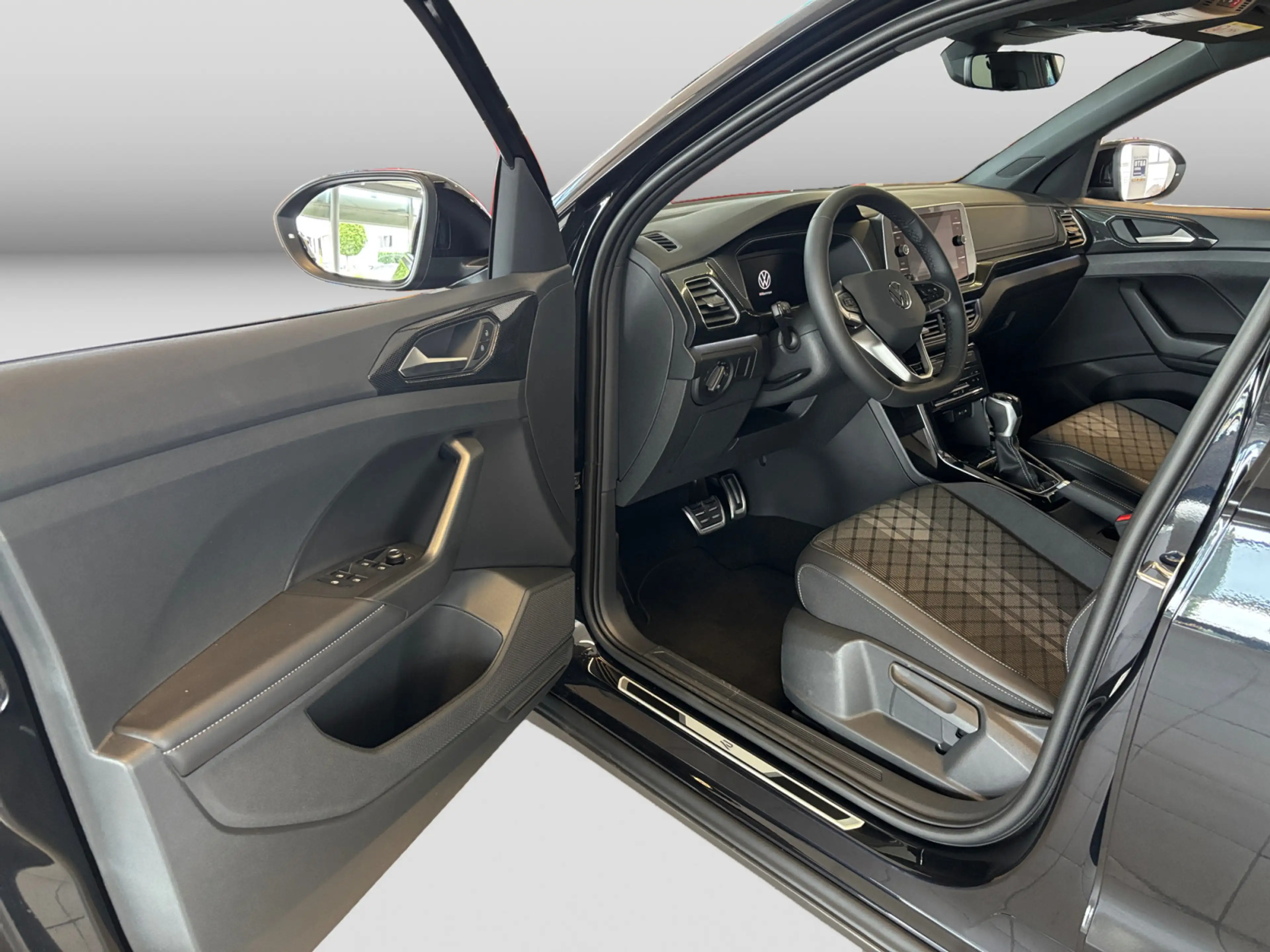 Volkswagen T-Cross R-Line 1.5 l TSI 150PS DSG AHK — photo 14