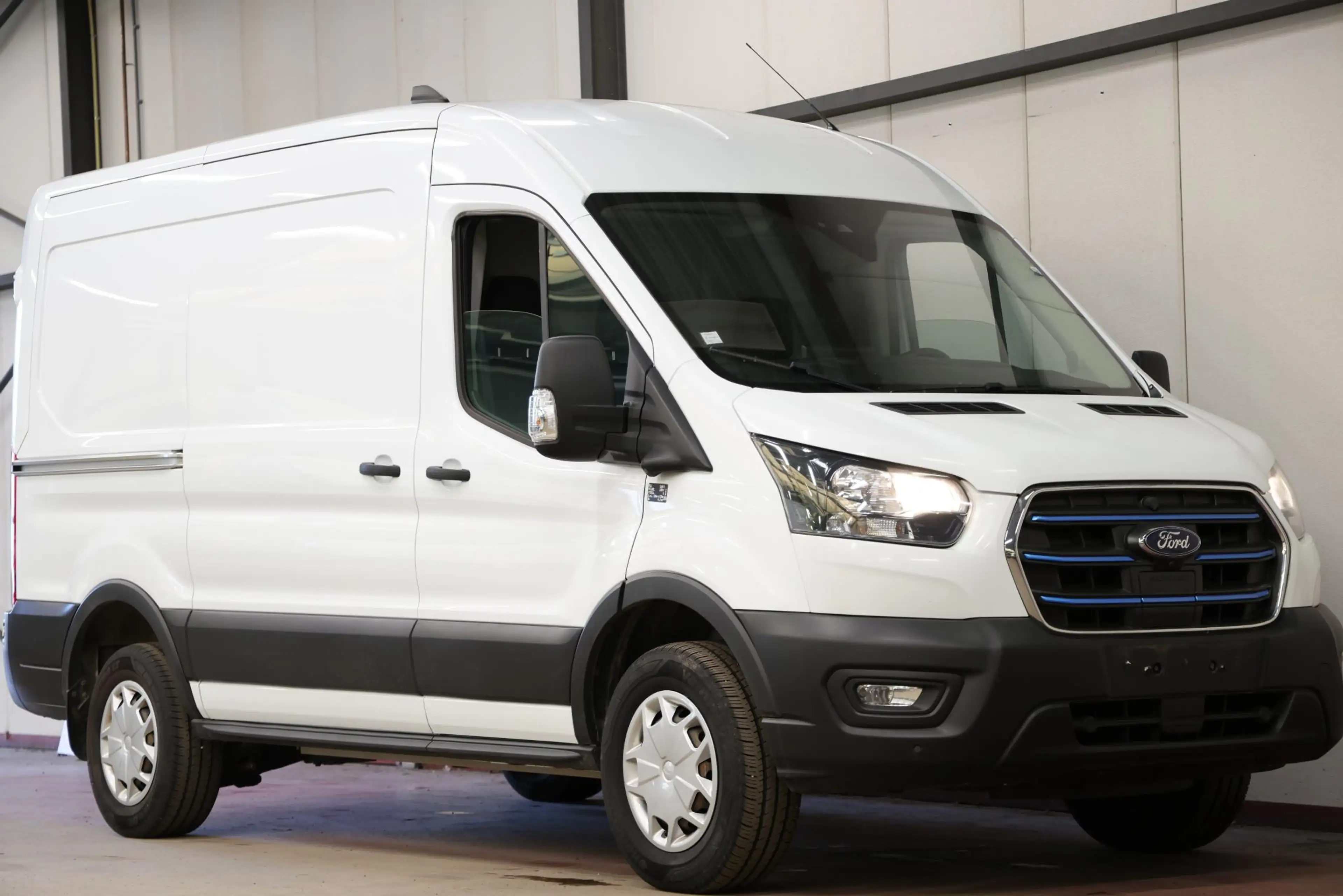 Ford E-Transit 350 L2H2 Trend 68 kWh CARPLAY CAMERA — photo 3
