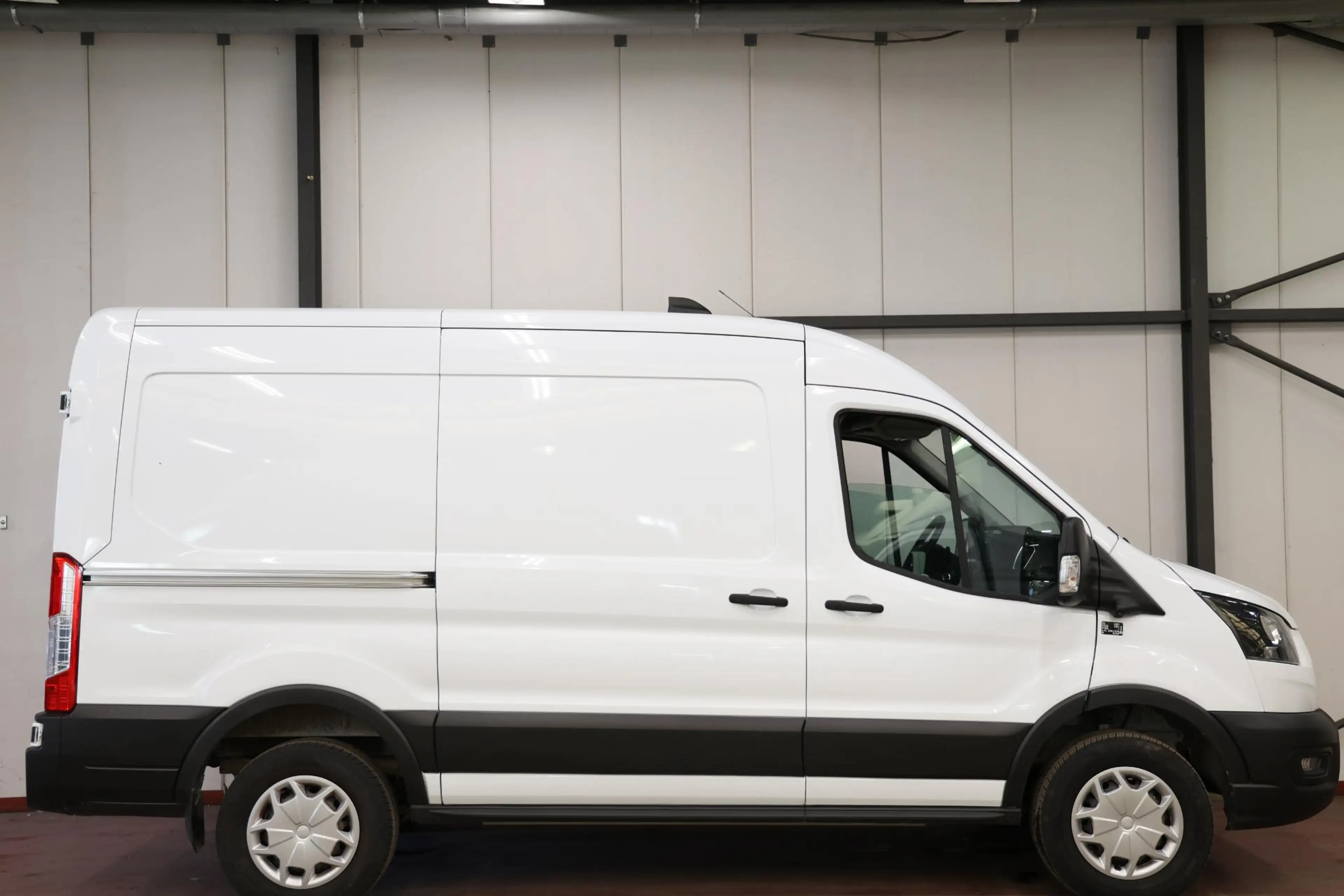 Ford E-Transit 350 L2H2 Trend 68 kWh CARPLAY CAMERA — photo 4