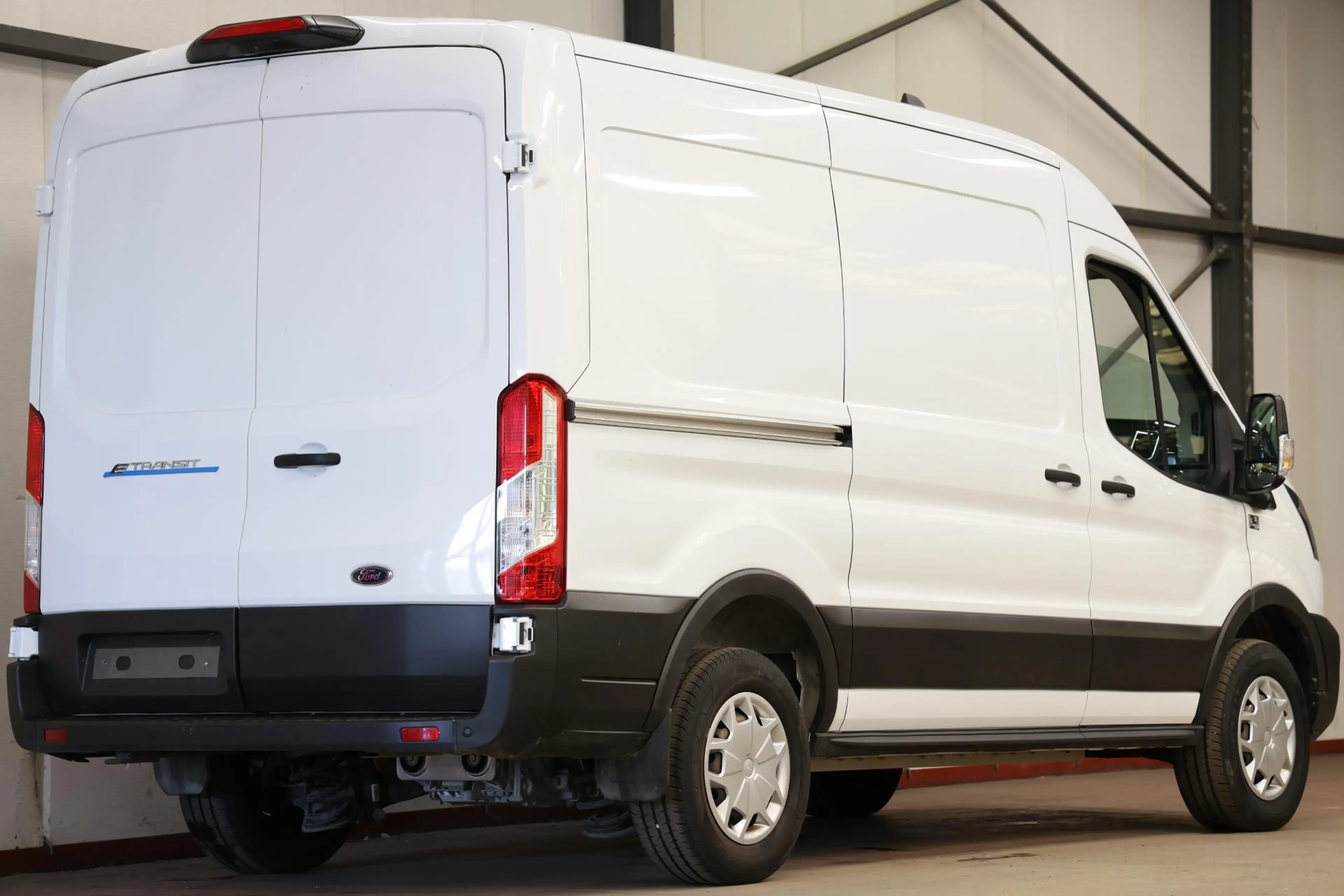 Ford E-Transit 350 L2H2 Trend 68 kWh CARPLAY CAMERA — photo 2