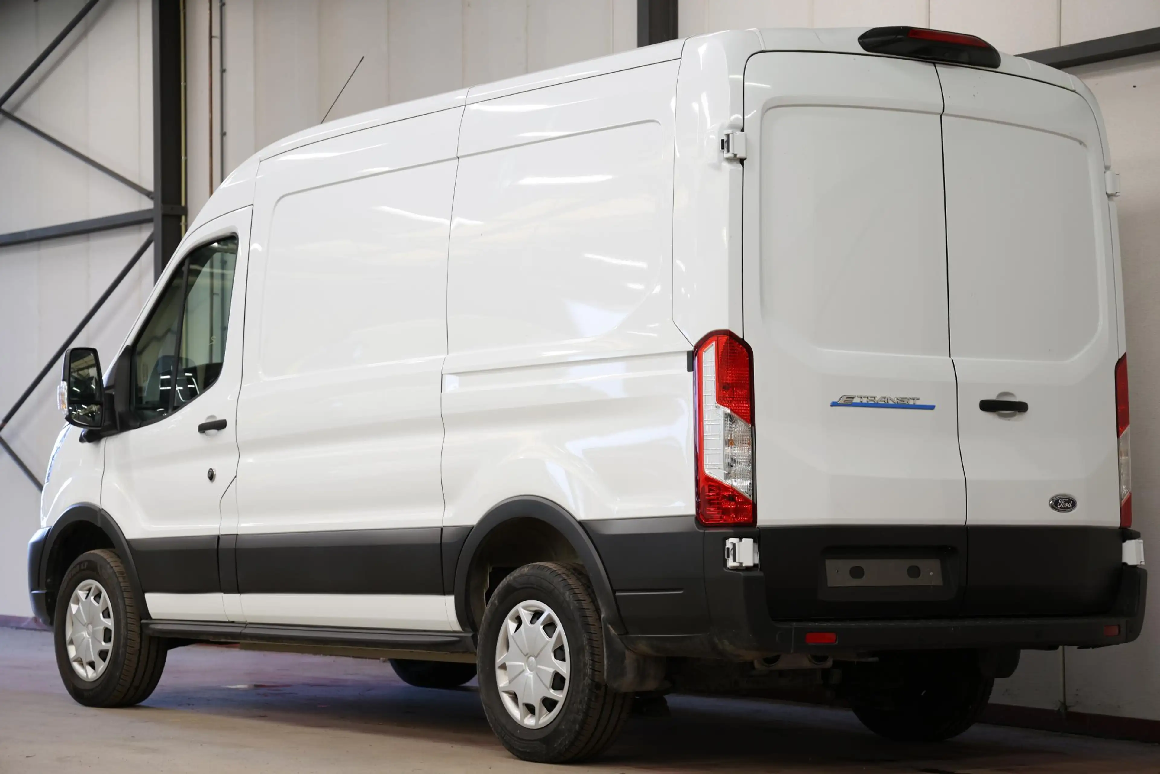 Ford E-Transit 350 L2H2 Trend 68 kWh CARPLAY CAMERA — photo 17