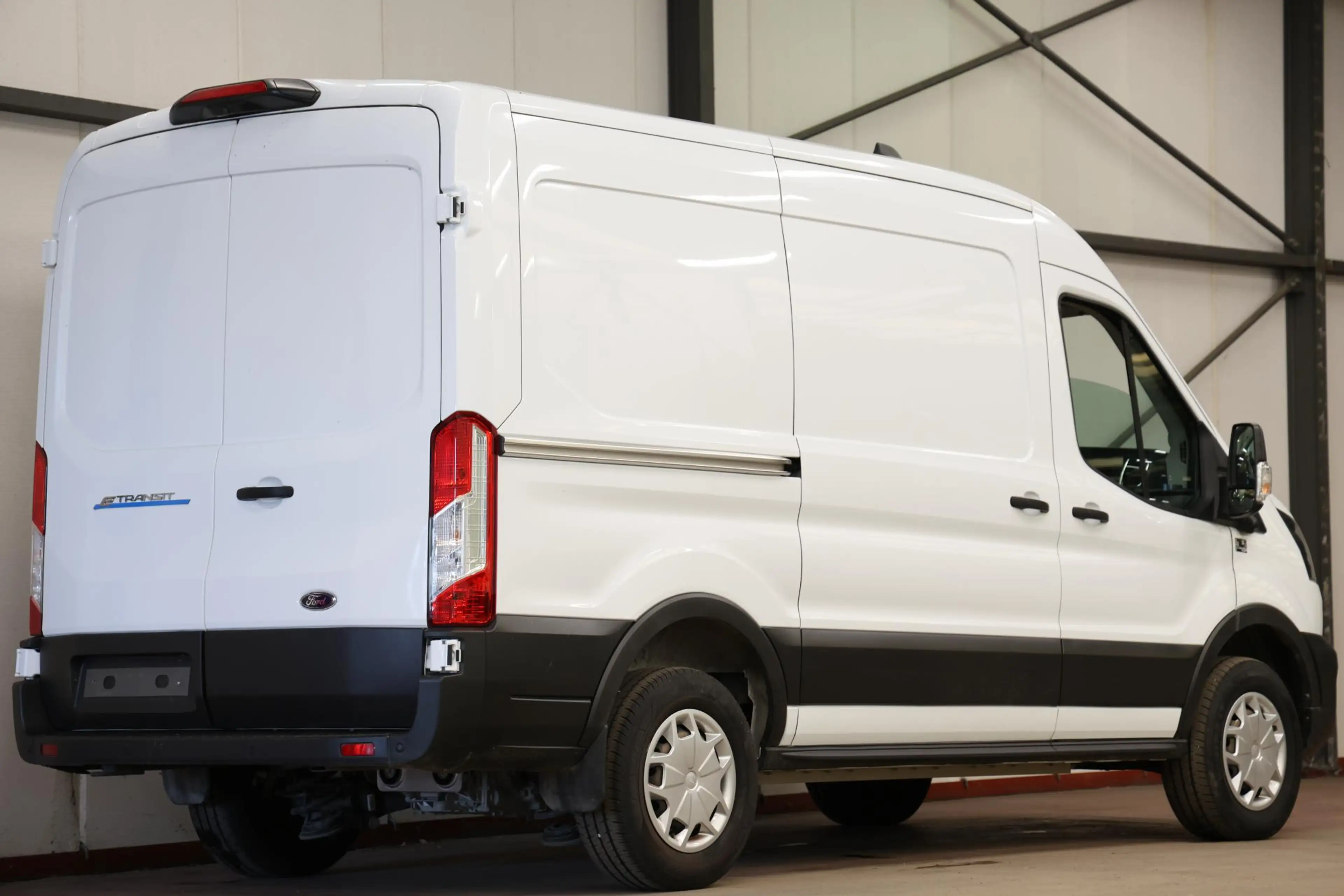 Ford E-Transit 350 L2H2 Trend 68 kWh CARPLAY CAMERA — photo 18