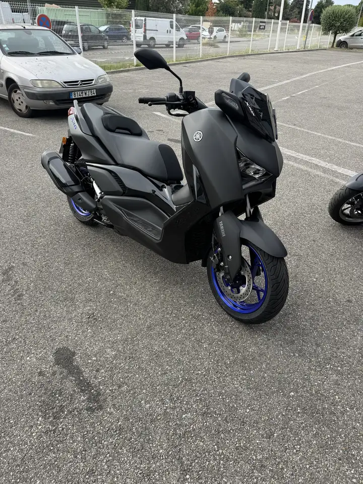 Yamaha X-Max 300