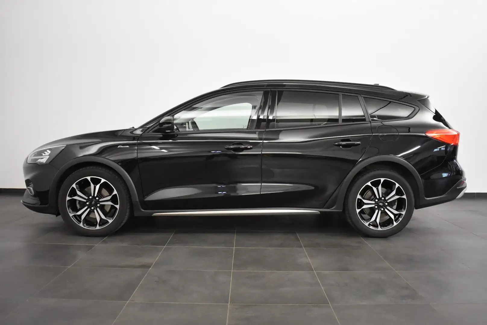 Ford Focus Turnier Active/LED/NAVI/SHZ/DAB/B&O/PDC Schwarz - 1