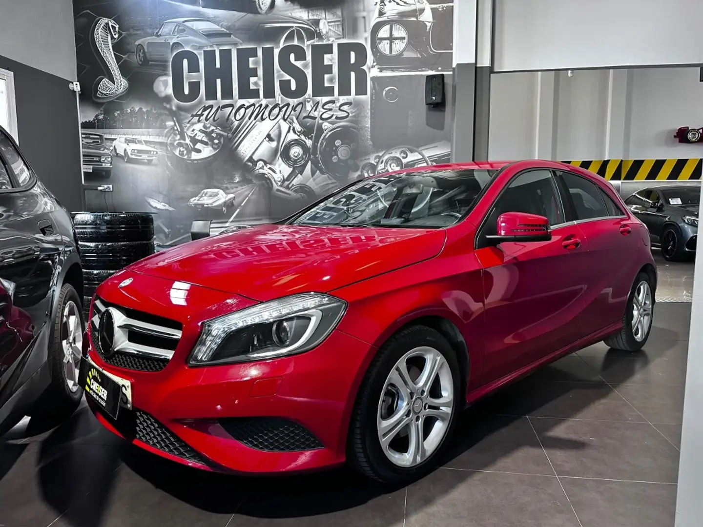 Mercedes-Benz A 200 200CDI BE Urban Rojo - 2