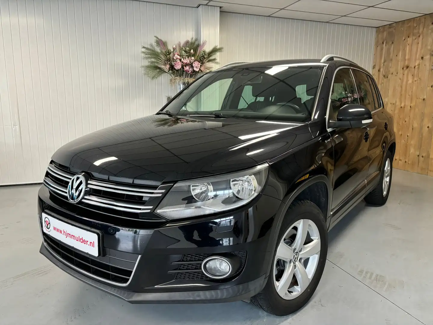 Volkswagen Tiguan 1.4 TSI LOUNGE, PDC, CRUISE, CAMERA, TREKHAAK, LIC Schwarz - 1