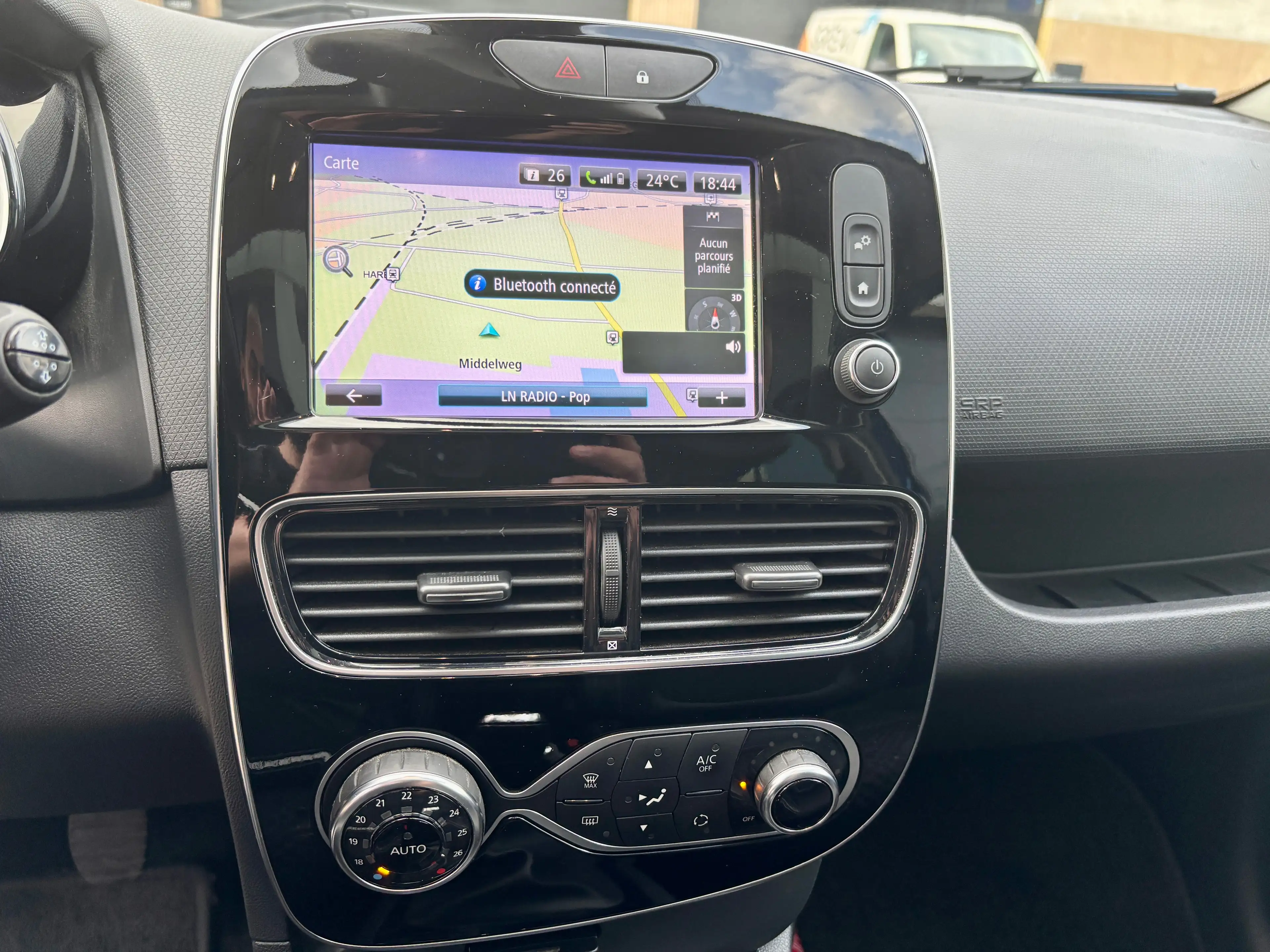 Renault Clio Clio 0.9 TCe Energy Bose Edition Cuir Clim GPS Pano LED — photo 9