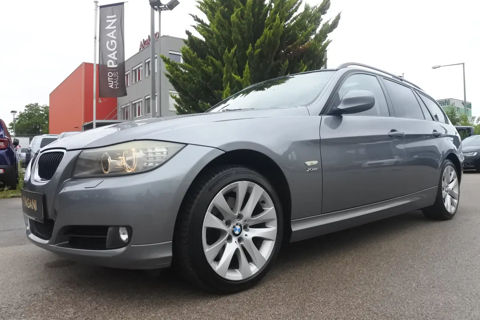 BMW 320 320d xDrive Touring Österreich-Paket Aut. Grau - 2