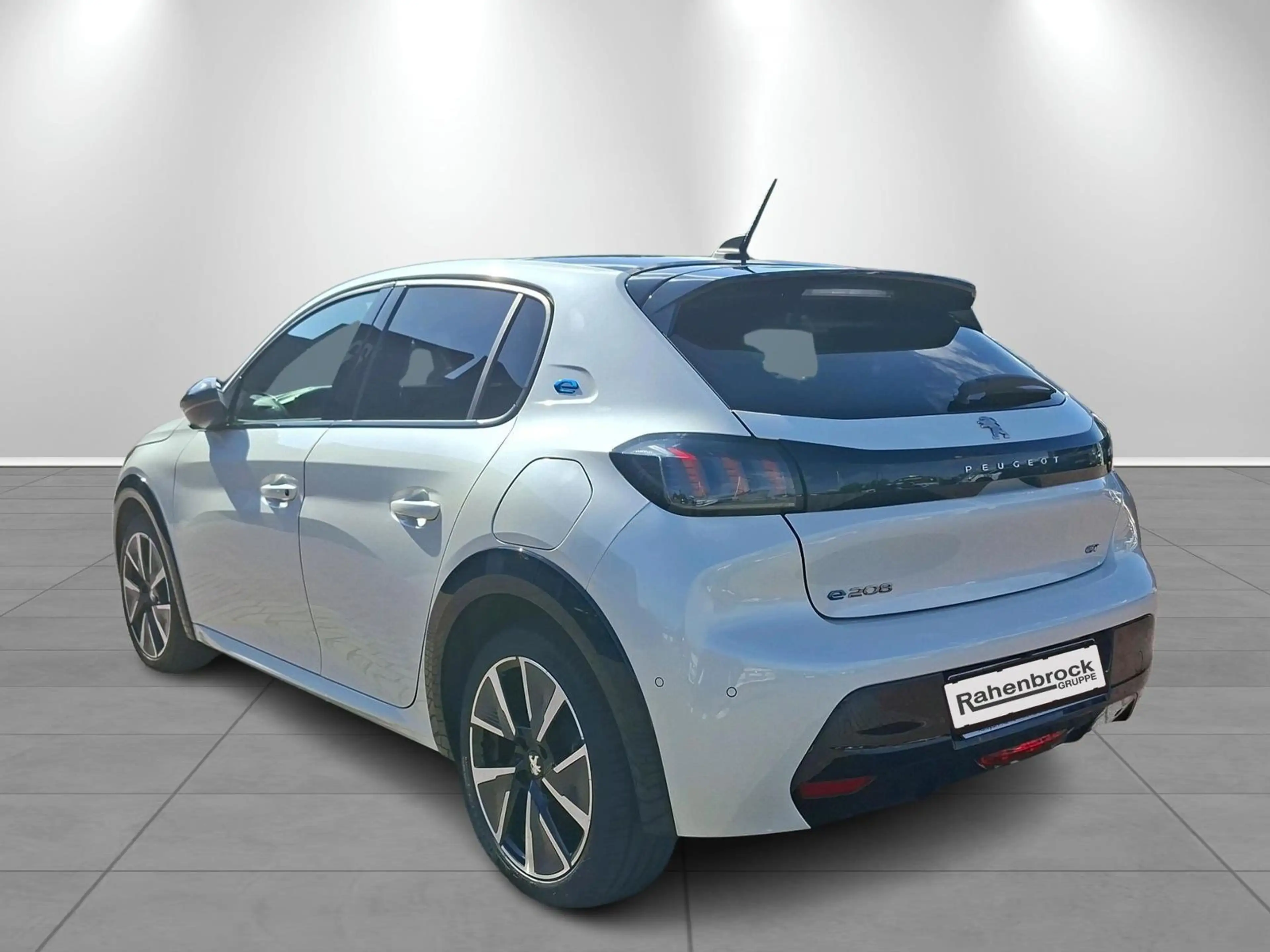 Peugeot e-208 GT Elektromotor 136 SHZ — photo 3