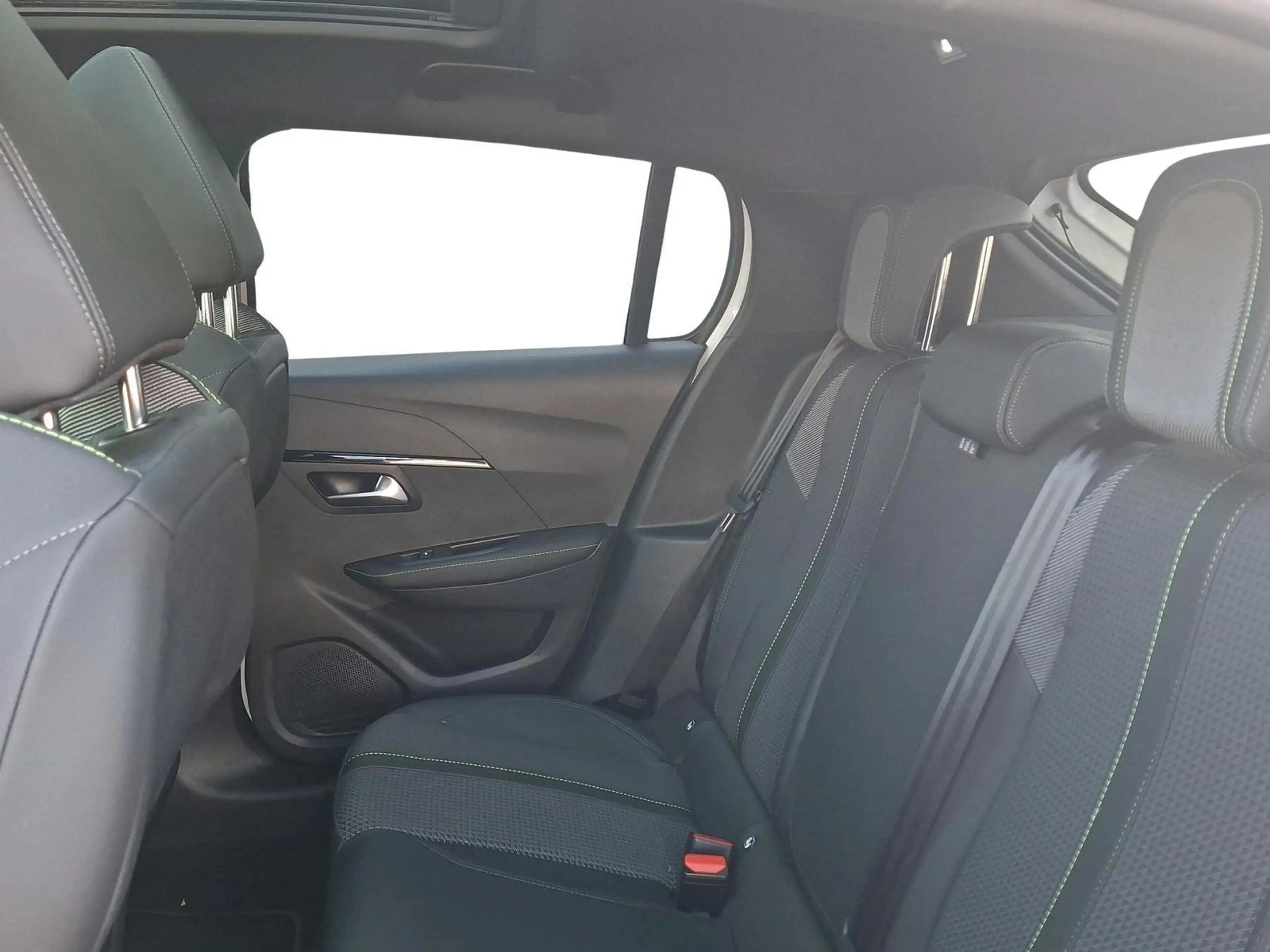 Peugeot e-208 GT Elektromotor 136 SHZ — photo 8