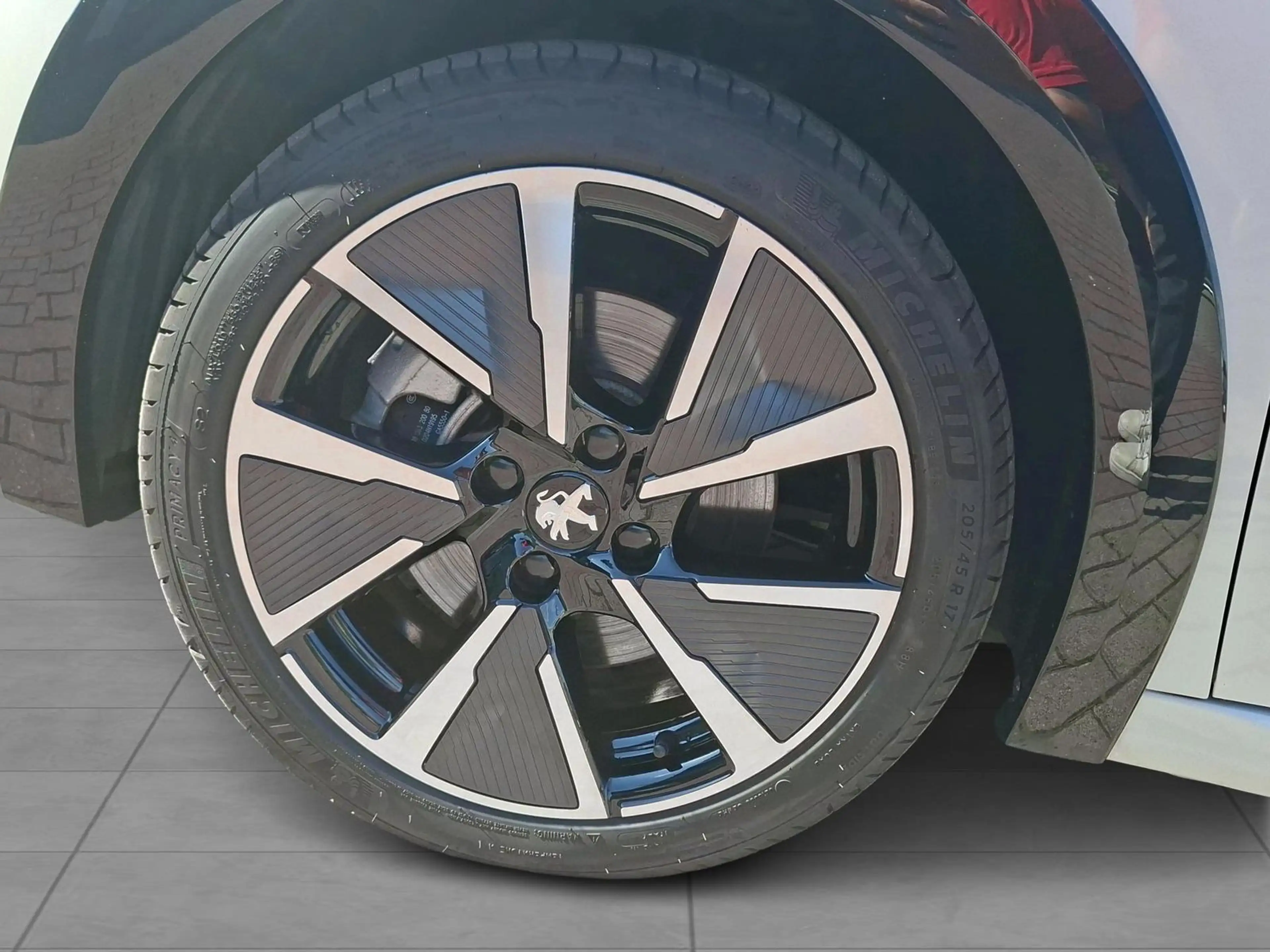 Peugeot e-208 GT Elektromotor 136 SHZ — photo 6