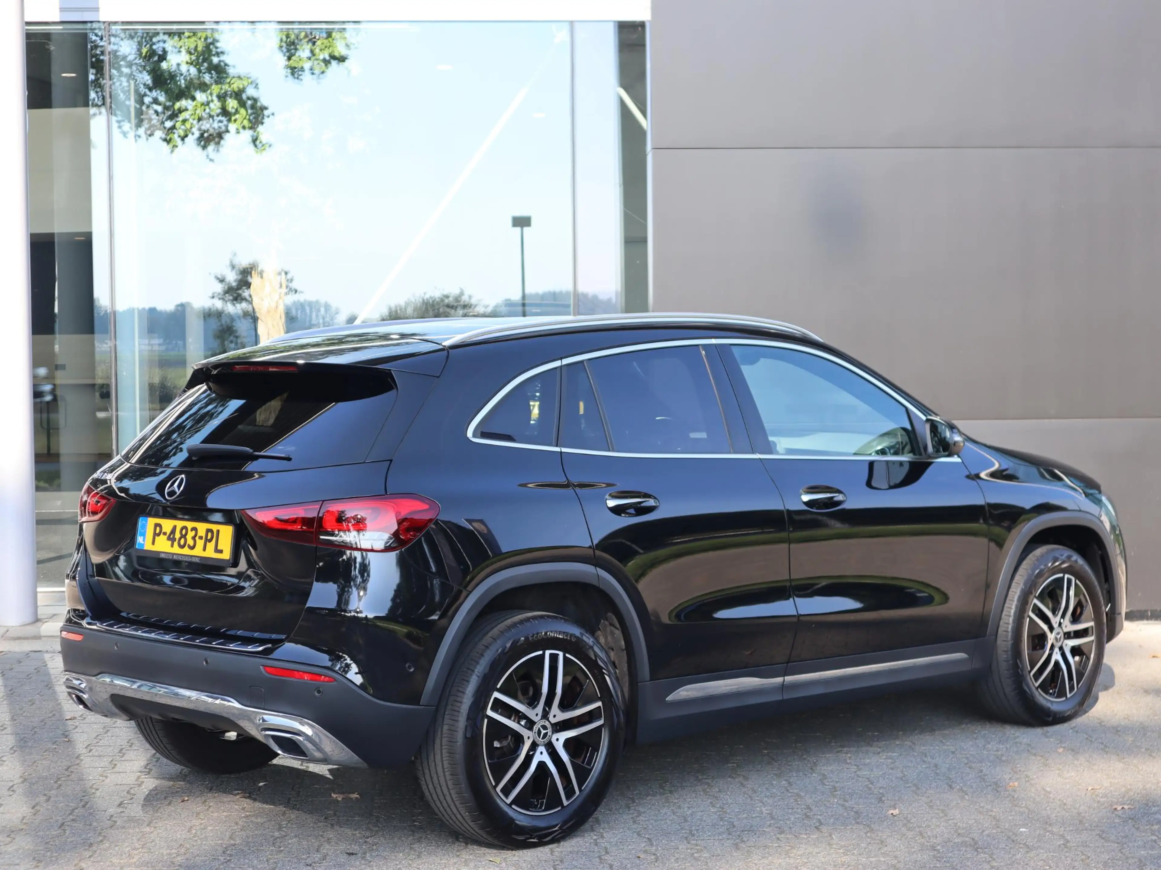 Mercedes-Benz GLA 180 Luxury Line — photo 2