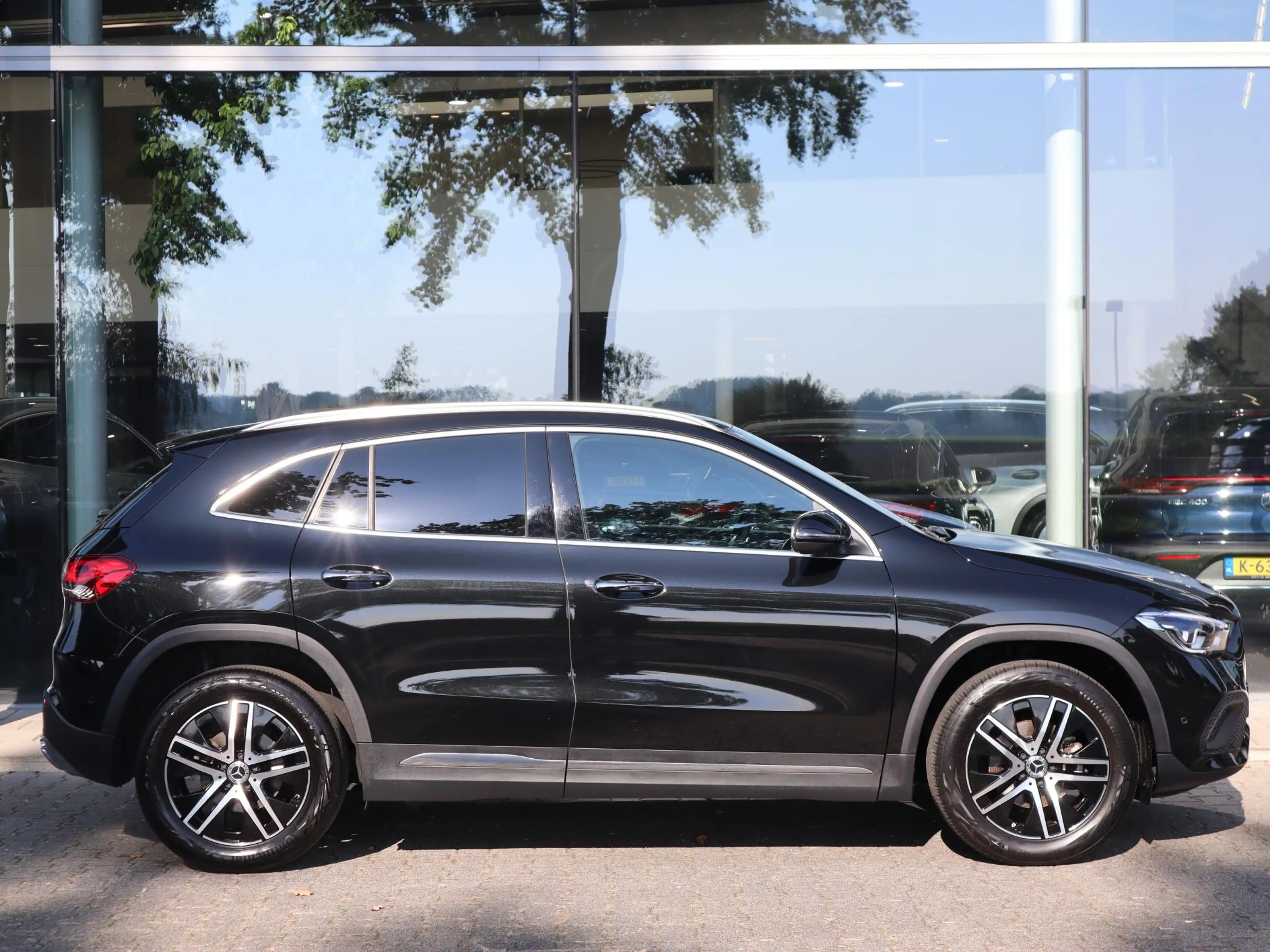 Mercedes-Benz GLA 180 Luxury Line — photo 4
