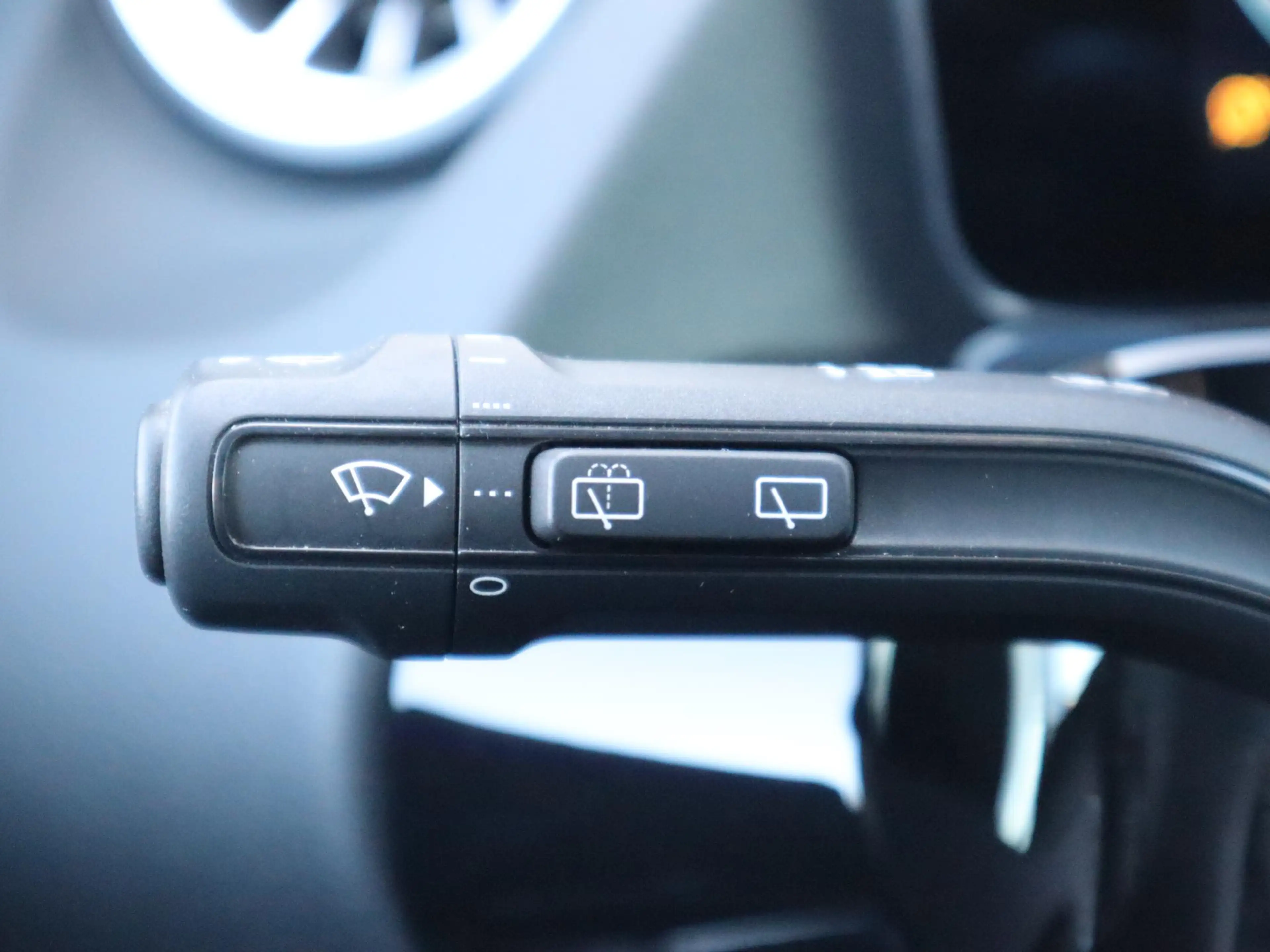 Mercedes-Benz GLA 180 Luxury Line — photo 13