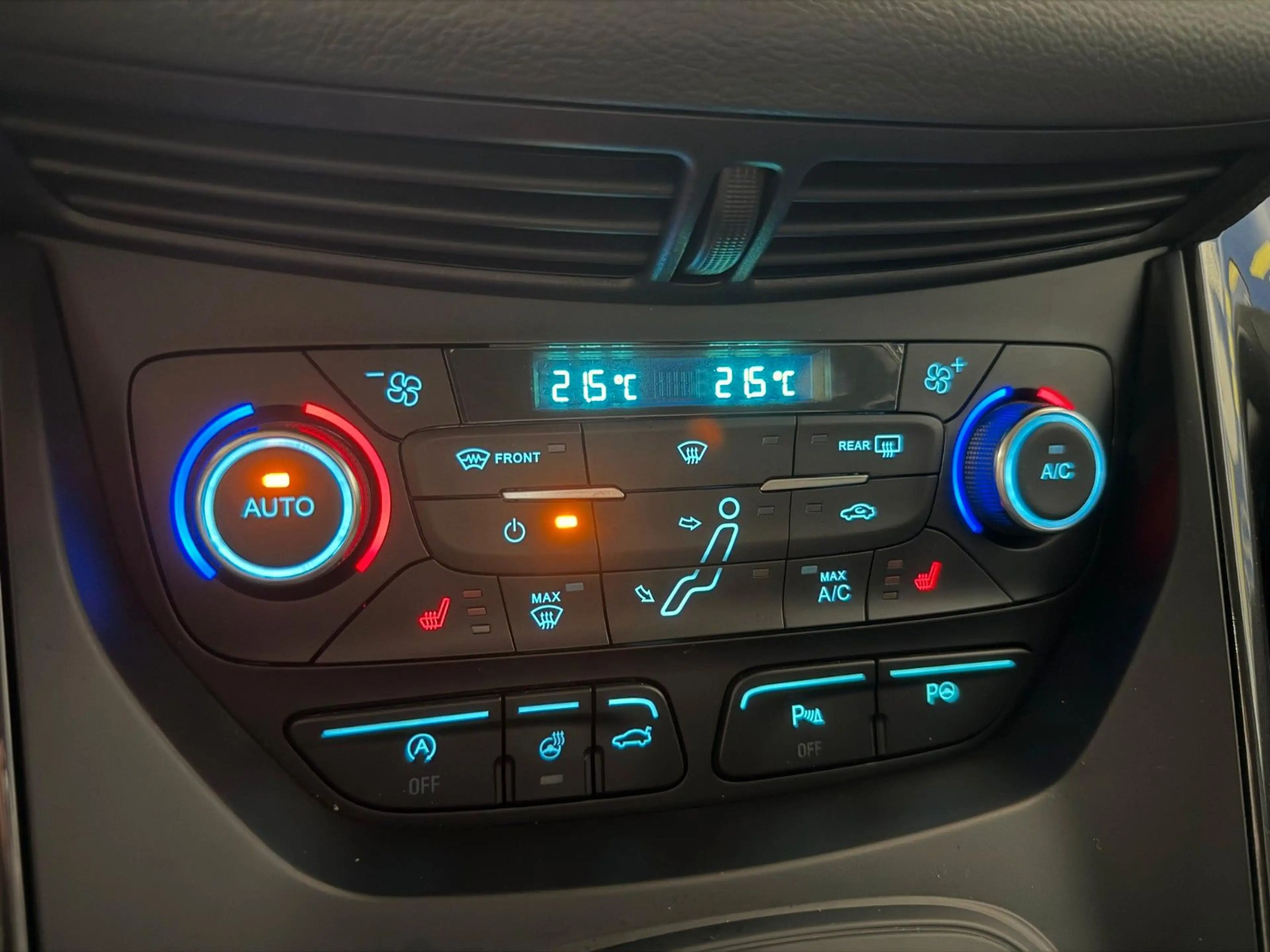 Ford Grand C-Max Grand C-MAX Titanium*KEYLESS*NAVI*AHK* — photo 10