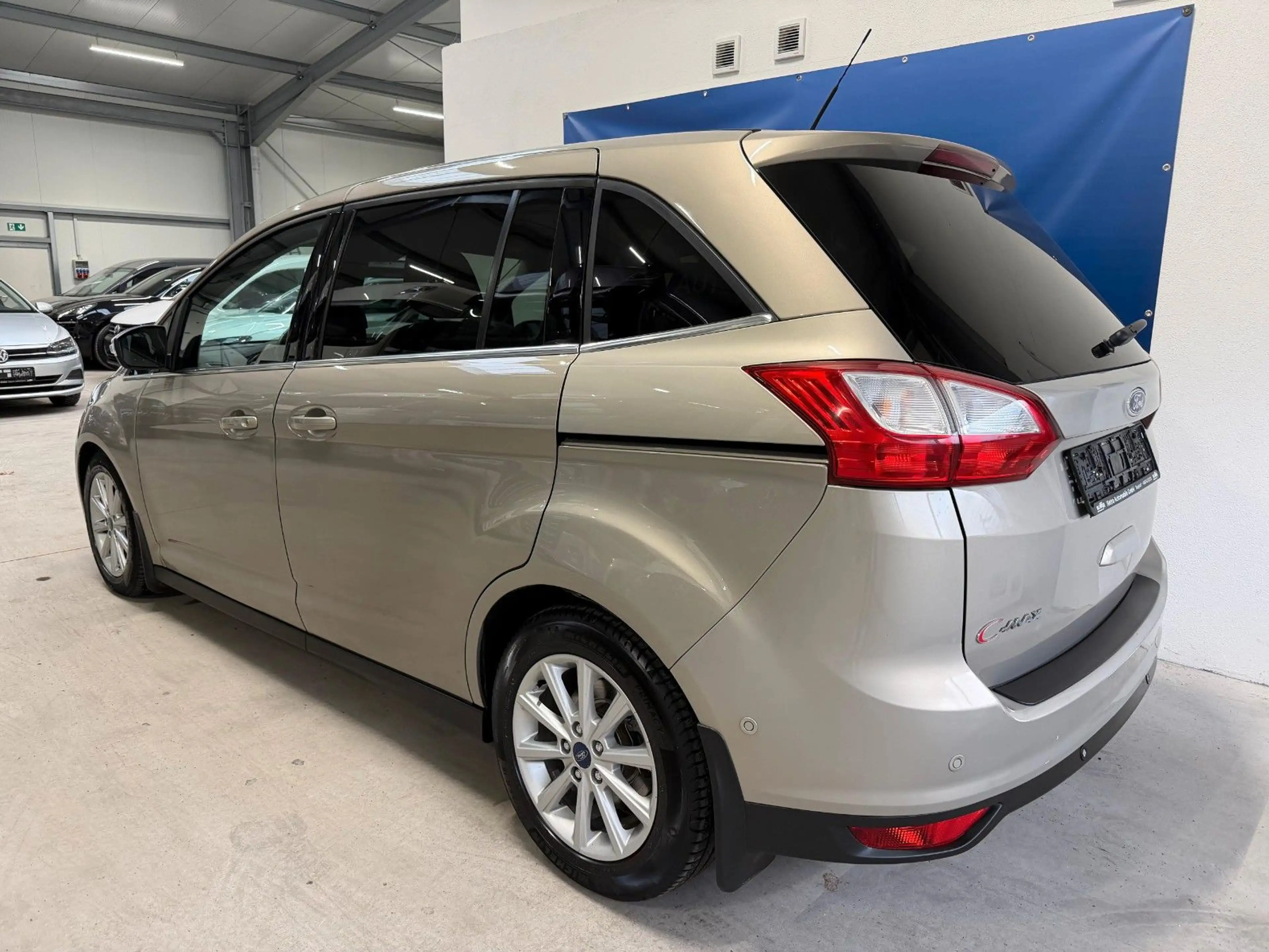 Ford Grand C-Max Grand C-MAX Titanium*KEYLESS*NAVI*AHK* — photo 4