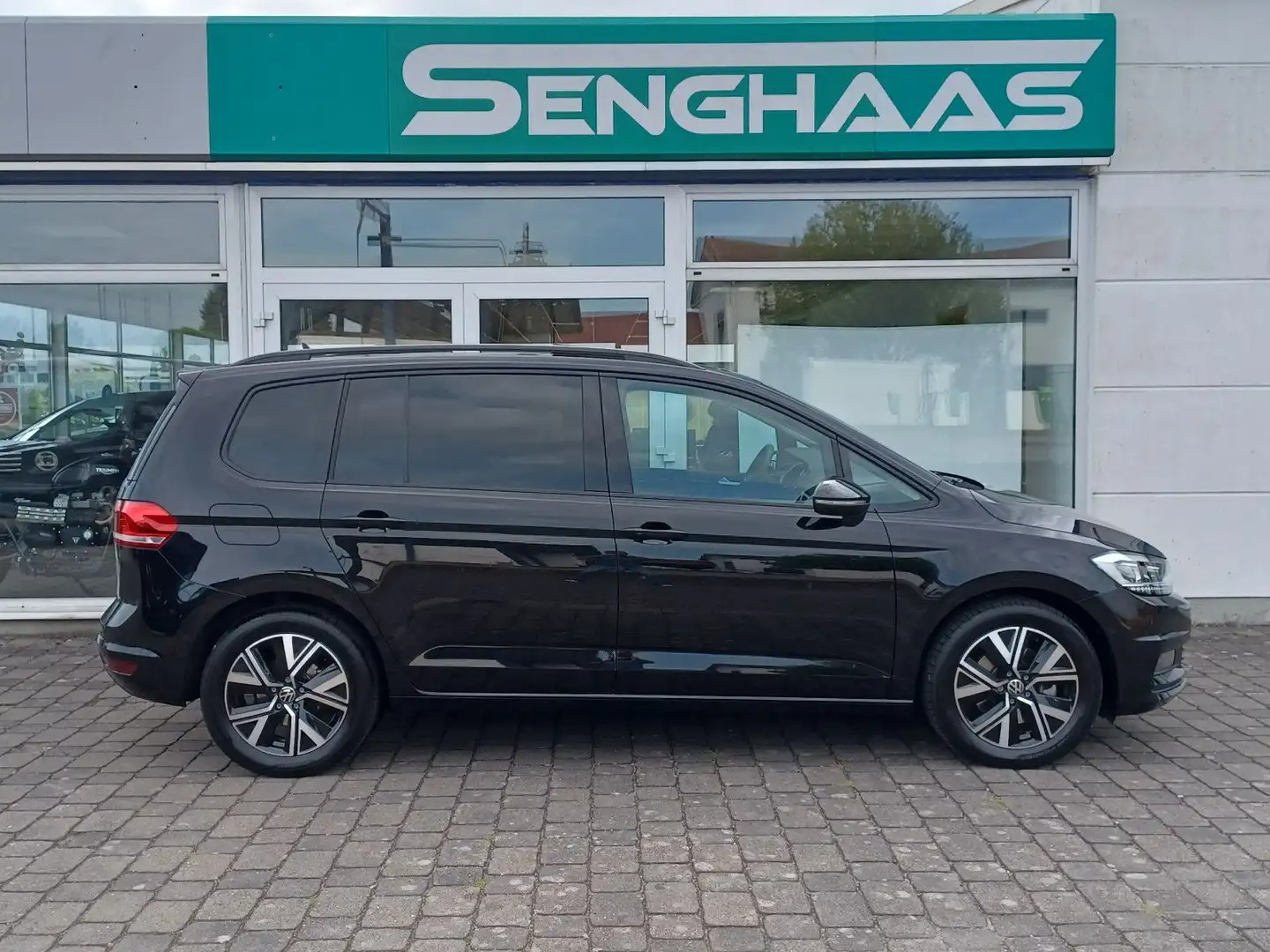 Volkswagen Touran Comfortline 2.0 TDI DSG 7-Sitzer ACC Pano AHK Sthz Noir - 2