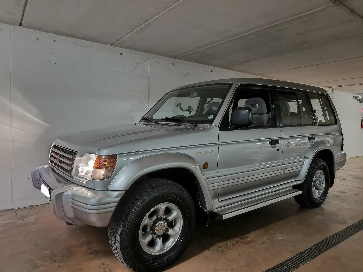 Mitsubishi Pajero Pajero Wagon 2.5 tdi GLS SHR S.Select Stříbrná - 2
