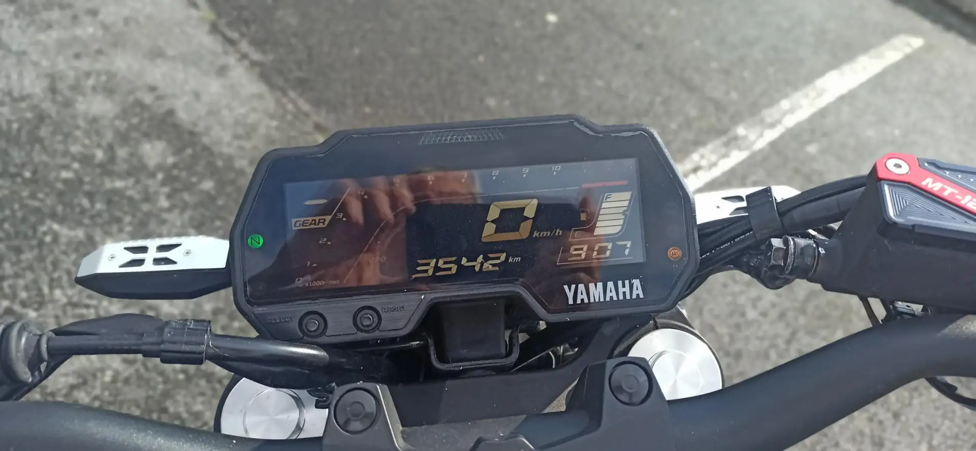 Yamaha MT-125 Grijs - 2