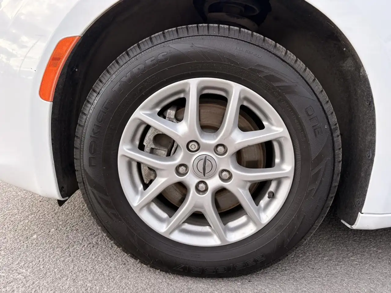 Chrysler Grand Caravan photo Chrysler Grand Caravan