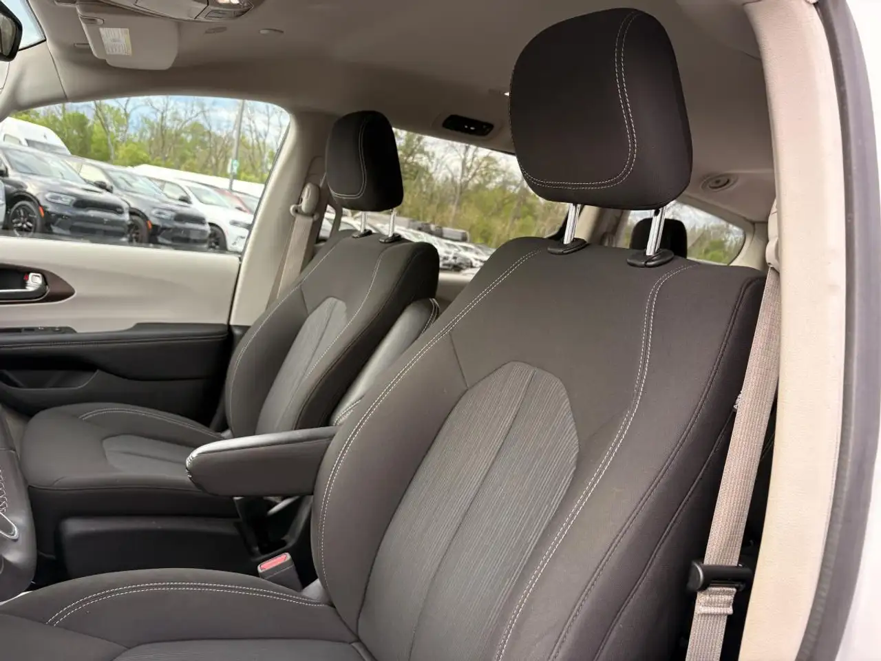 Chrysler Grand Caravan photo Chrysler Grand Caravan