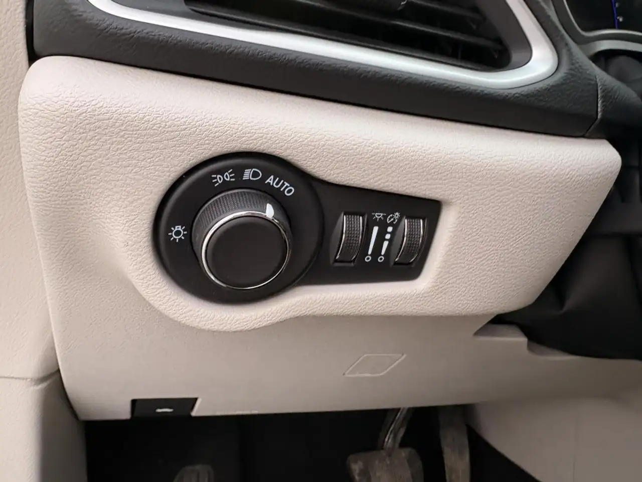 Chrysler Grand Caravan photo Chrysler Grand Caravan